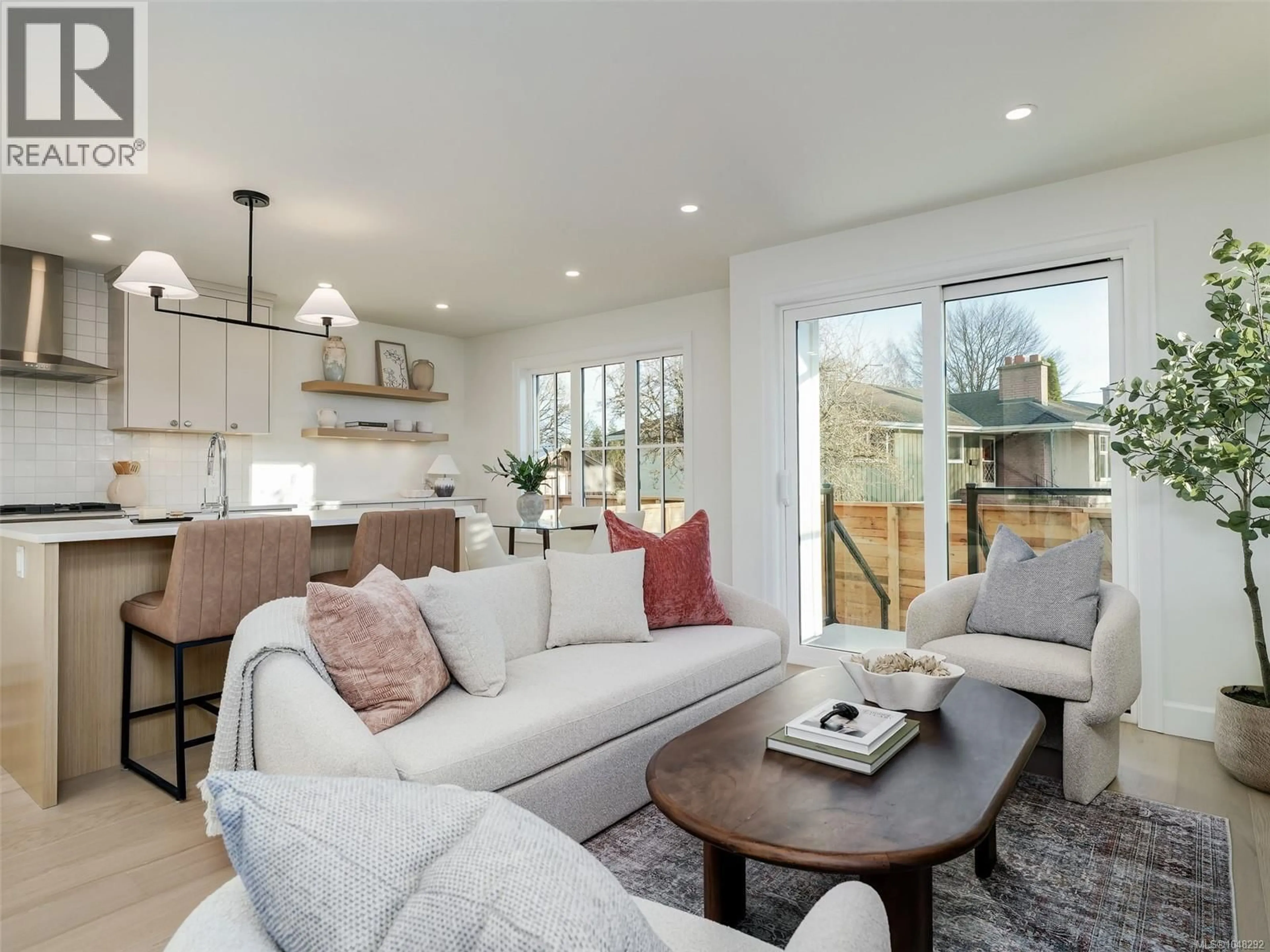 Living room with furniture, unknown for 3 - 3513 HENDERSON ROAD, Oak Bay British Columbia V8R3K5