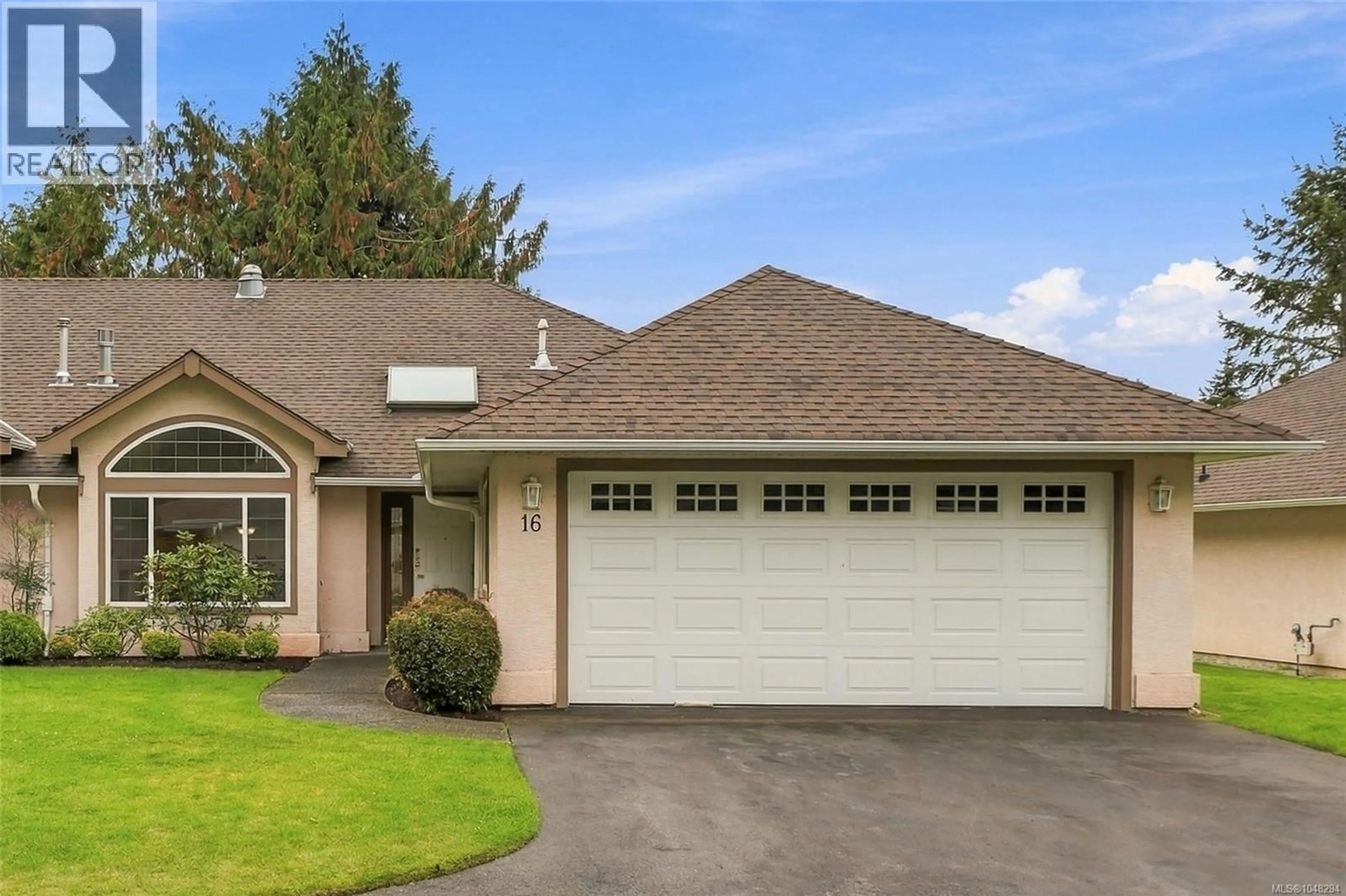 Home with vinyl exterior material, street for 16 - 850 ARBUTUS STREET, Qualicum Beach British Columbia V9K2M7