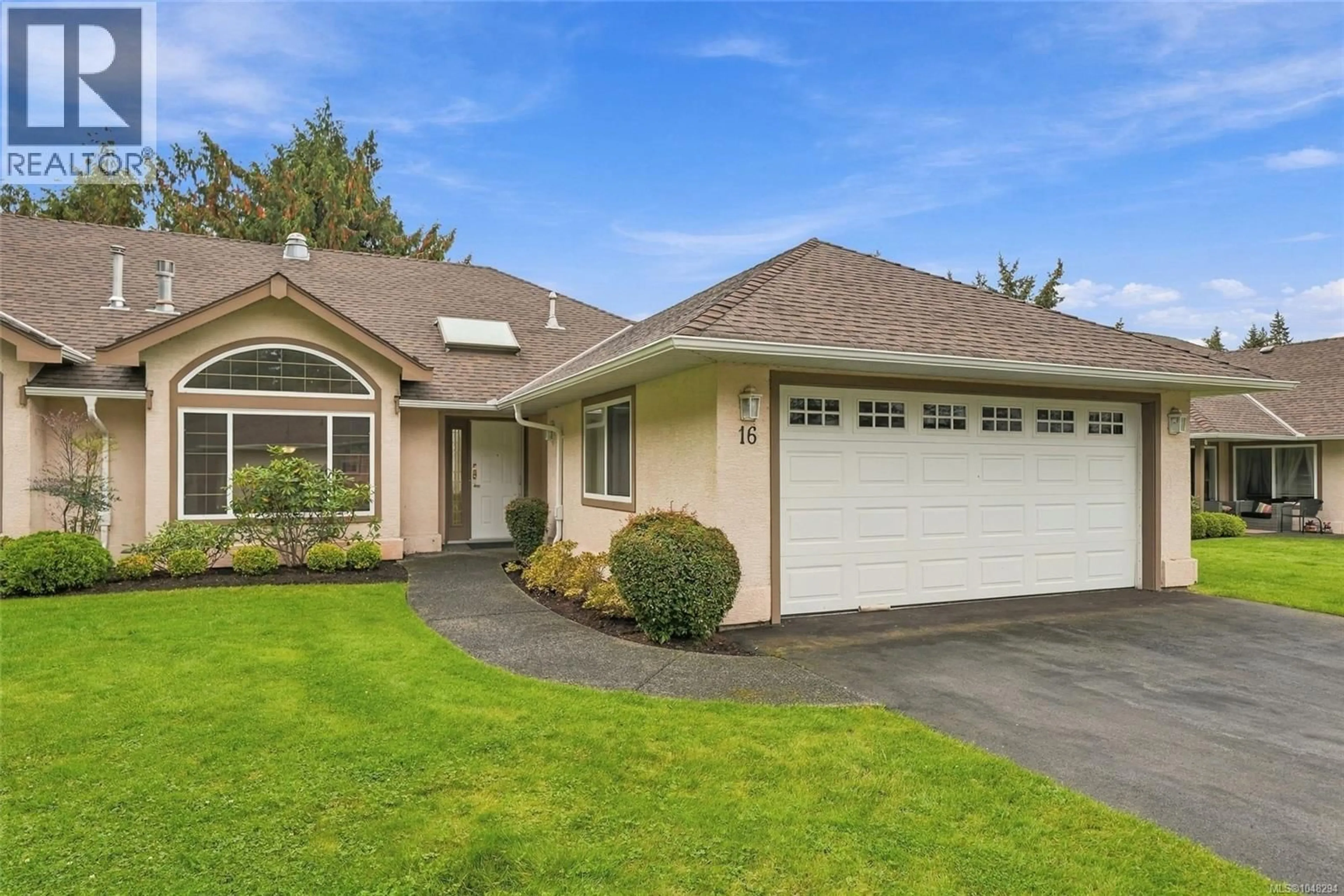 Home with vinyl exterior material, street for 16 - 850 ARBUTUS STREET, Qualicum Beach British Columbia V9K2M7