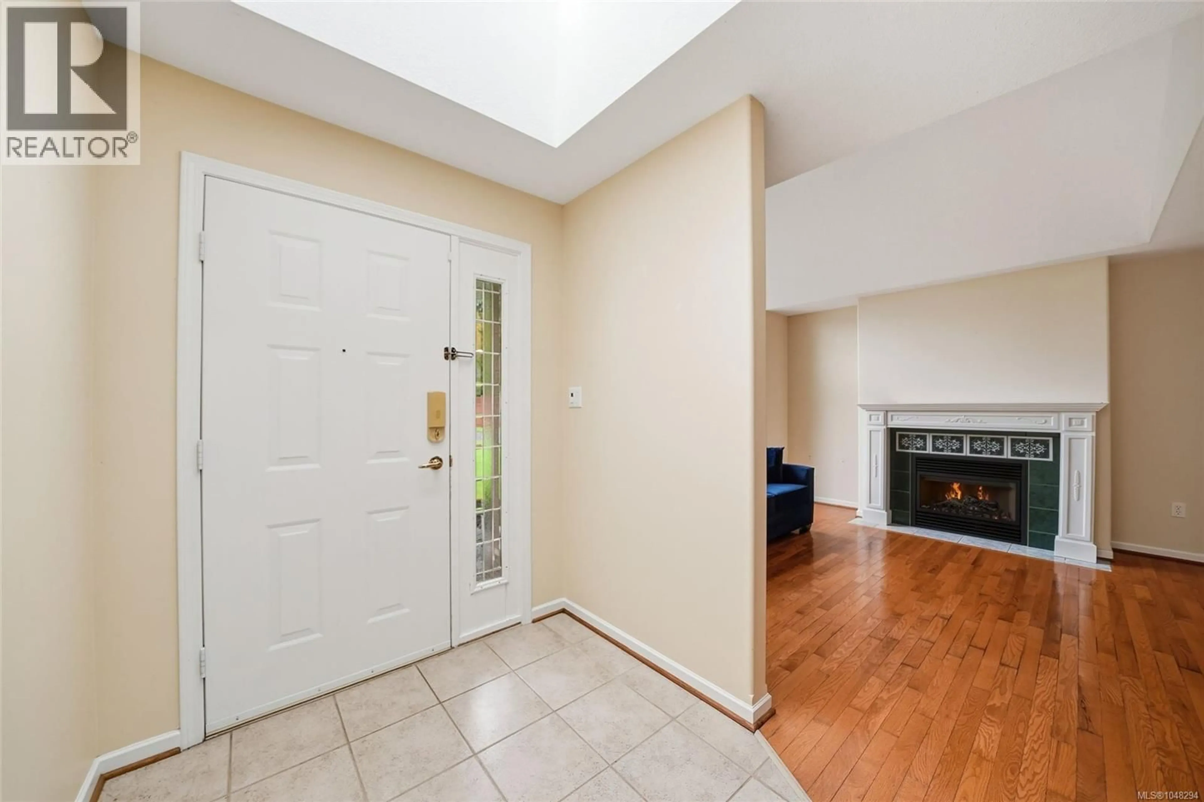 Indoor entryway for 16 - 850 ARBUTUS STREET, Qualicum Beach British Columbia V9K2M7