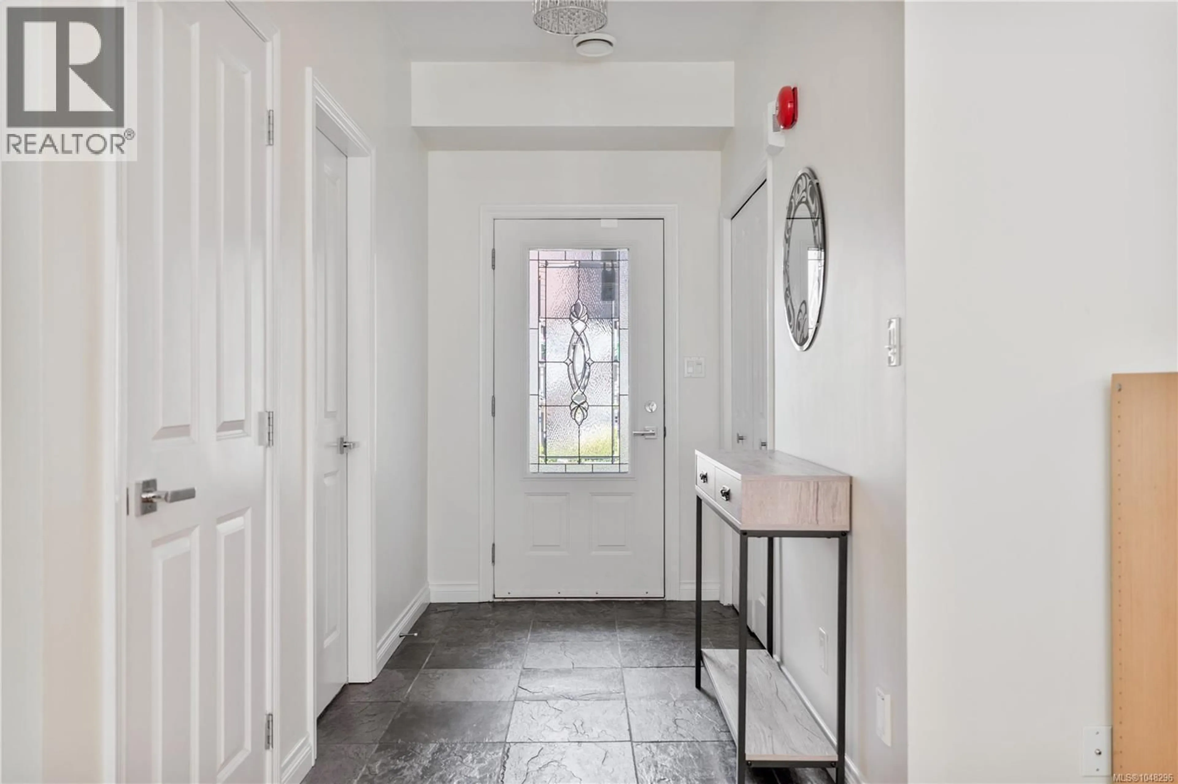 Indoor entryway for 122 - 945 BEAR MOUNTAIN PARKWAY, Langford British Columbia V9B6T1