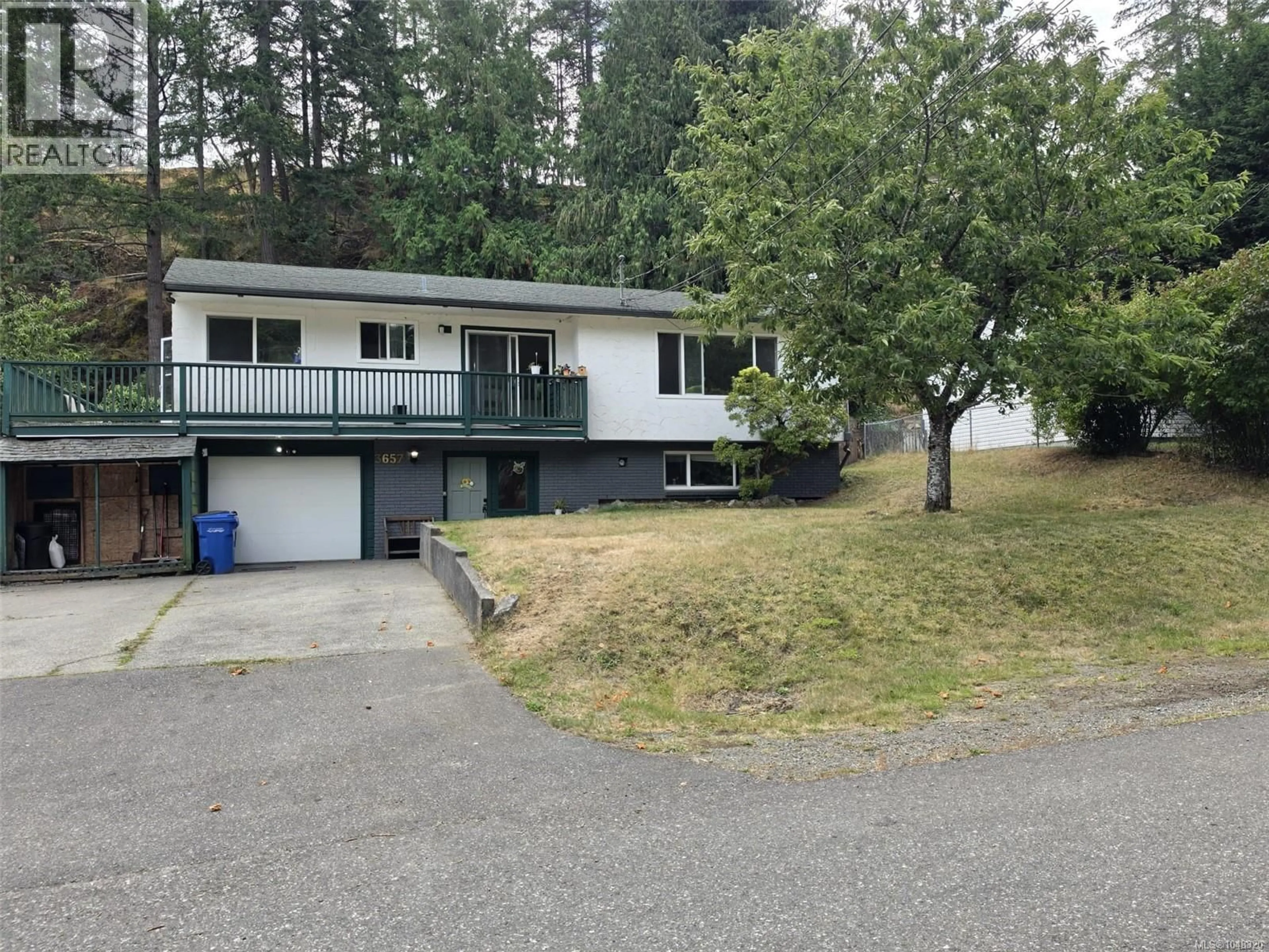 A pic from outside/outdoor area/front of a property/back of a property/a pic from drone, street for 3657 SUNRISE PLACE, Nanaimo British Columbia V9T2S7