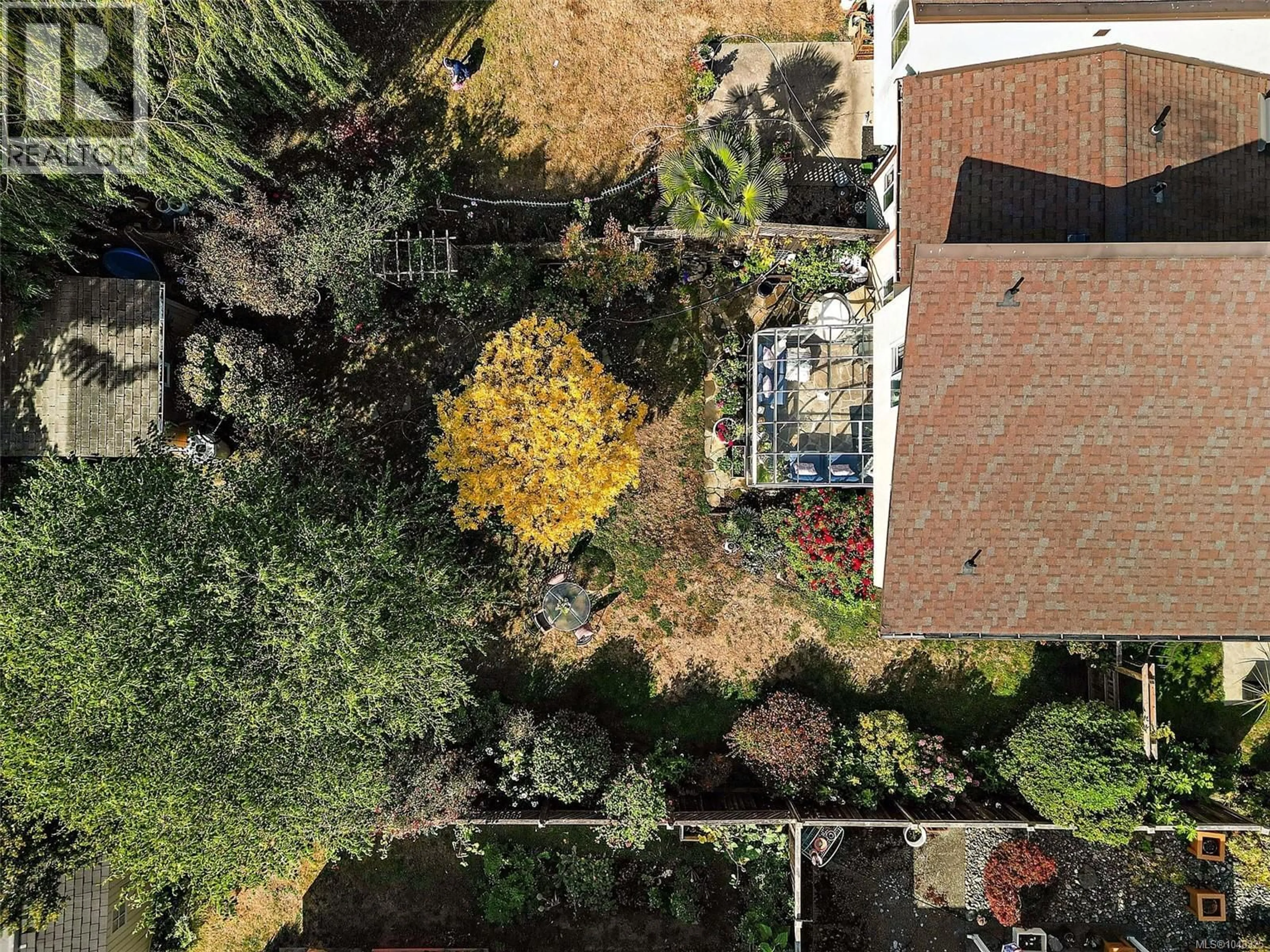 A pic from outside/outdoor area/front of a property/back of a property/a pic from drone, unknown for 2253 MALAVIEW AVENUE, Sidney British Columbia V8L2E6