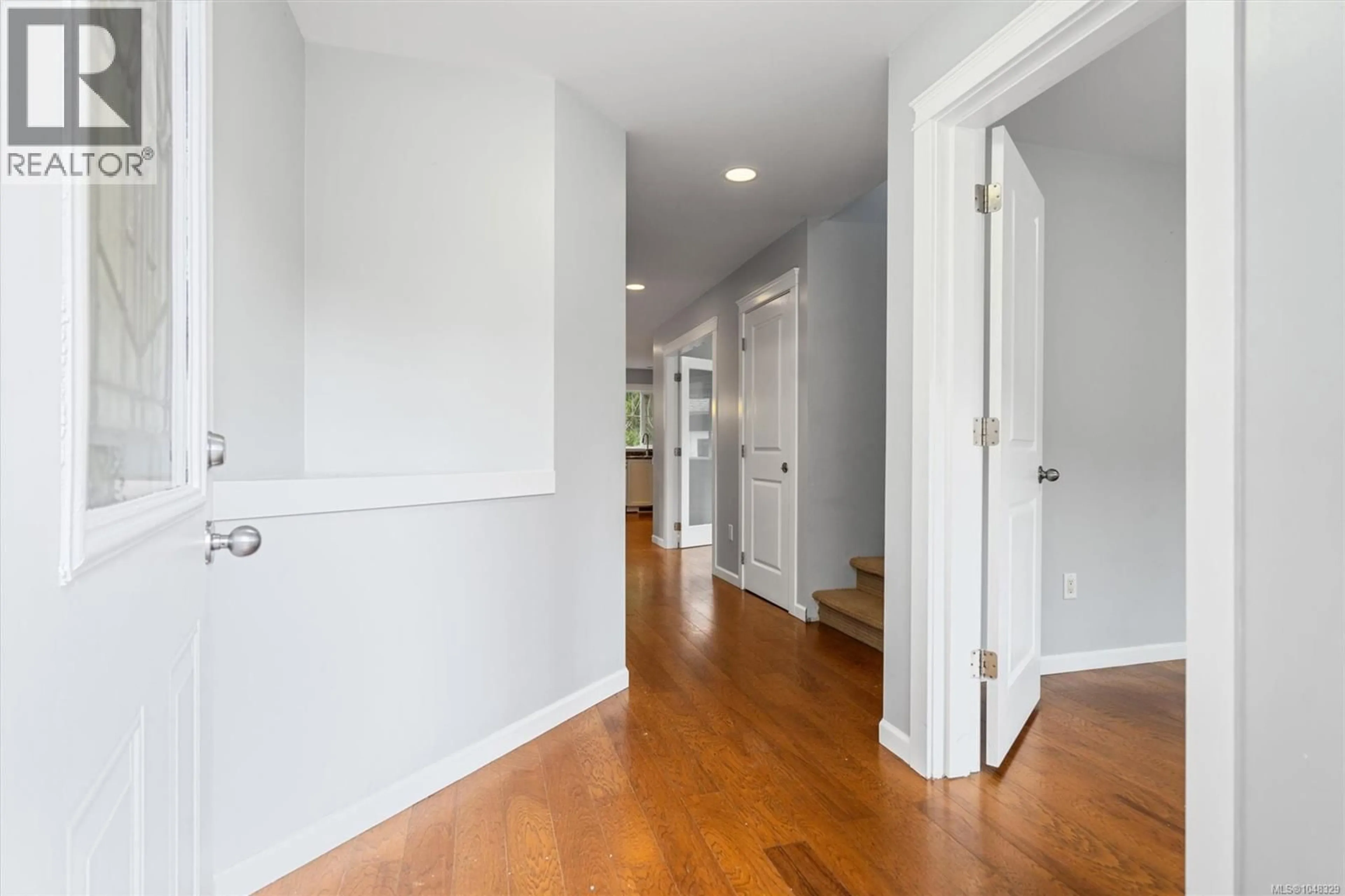 Indoor entryway for 976 WILD BLOSSOM COURT, Langford British Columbia V9C4M8