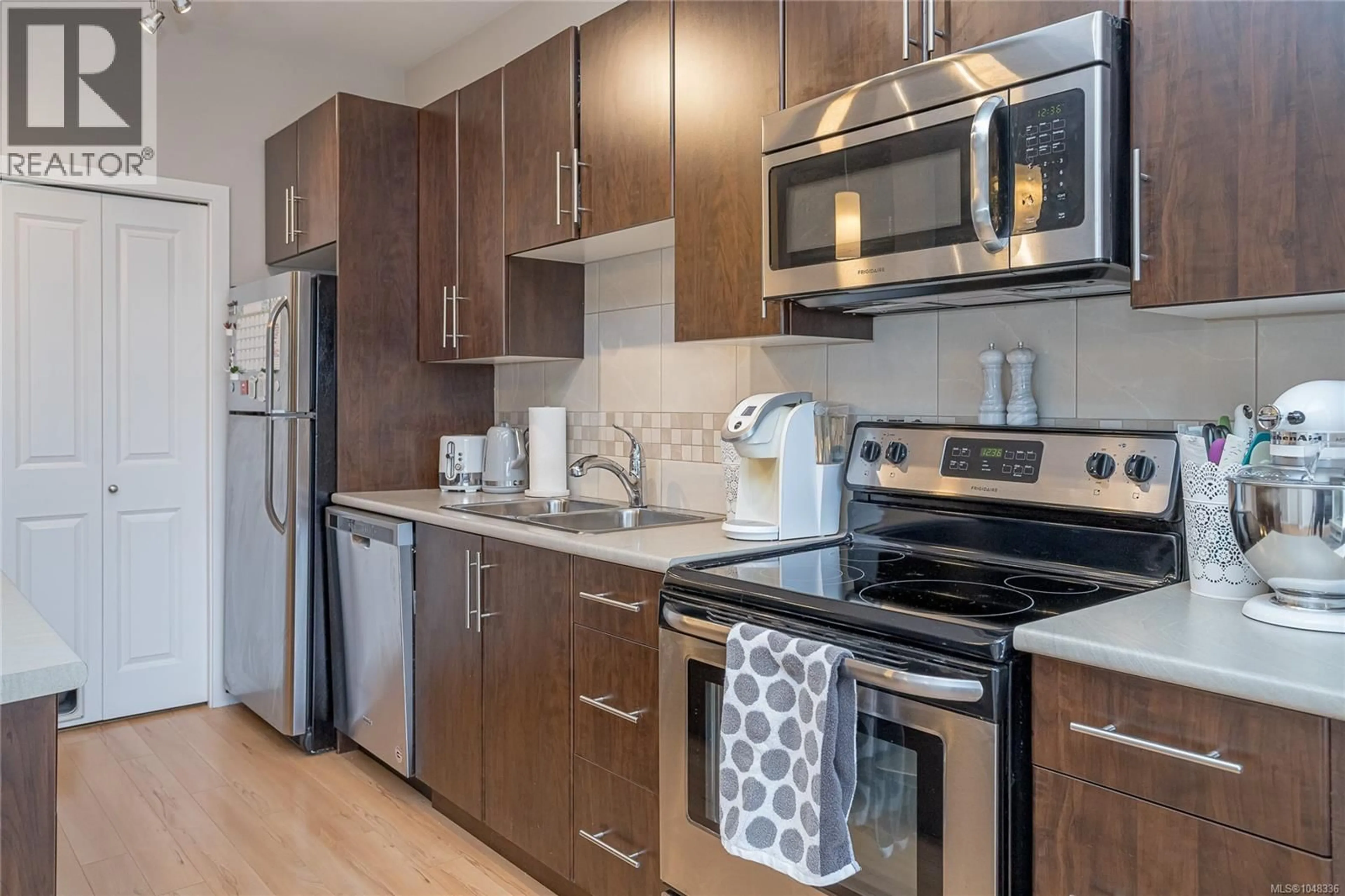Standard kitchen, wood/laminate floor for 402 - 3240 JACKLIN ROAD, Langford British Columbia V9C3T6