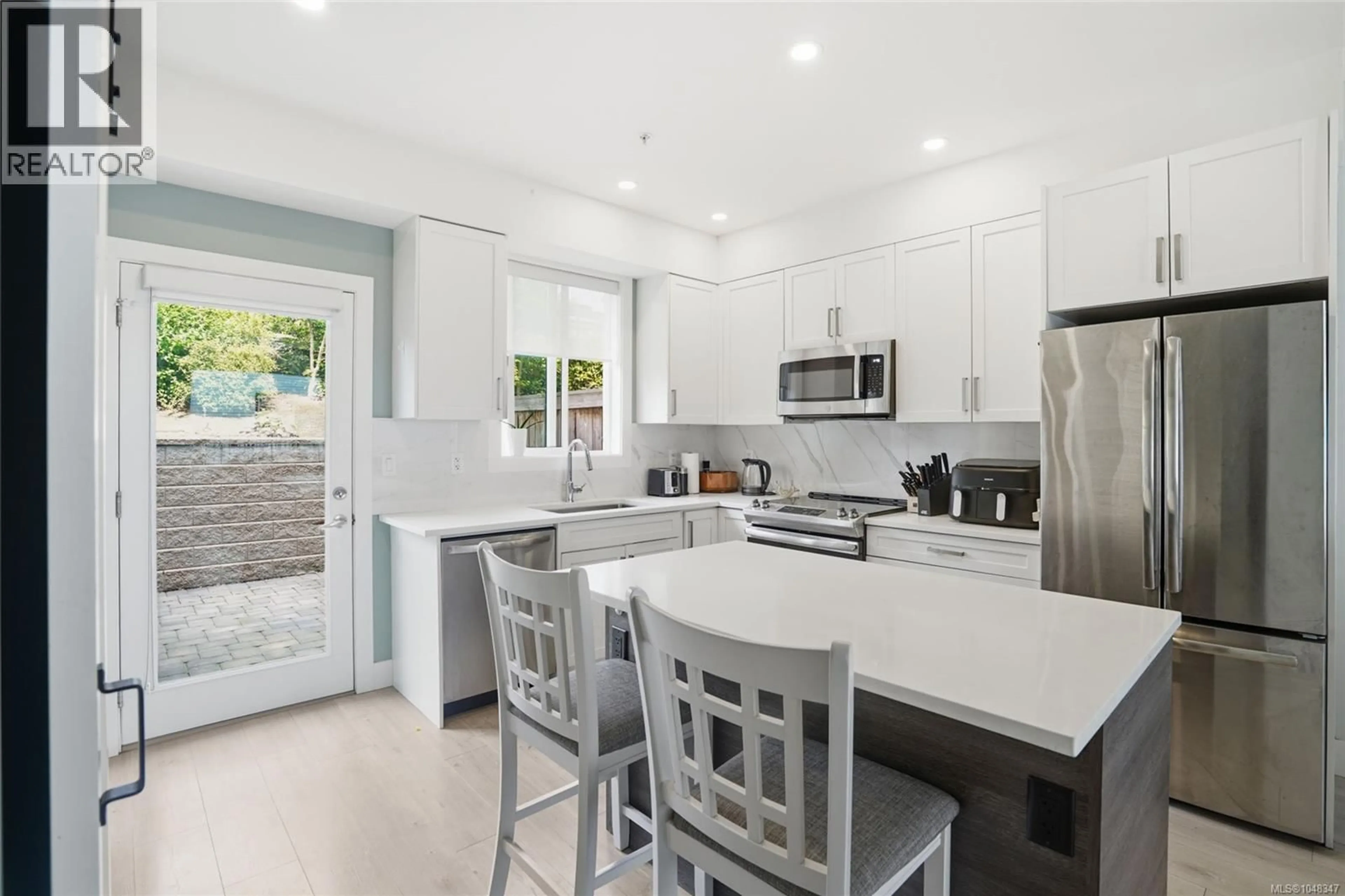 Open concept kitchen, ceramic/tile floor for 104 - 1726 KERRISDALE ROAD, Nanaimo British Columbia V9S1N5