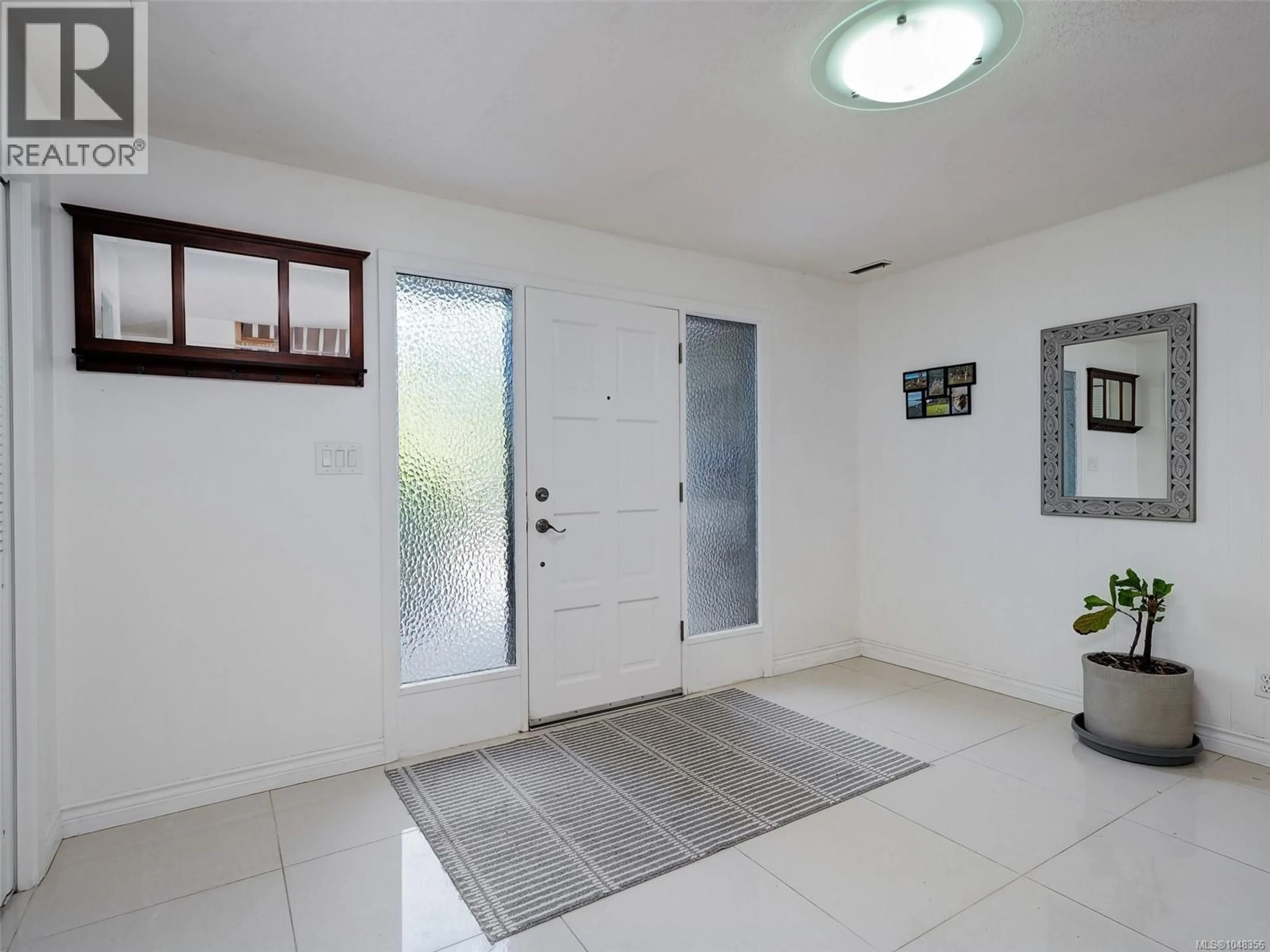 Indoor entryway for 2027 SALTAIR PLACE, Saanich British Columbia V8N4S4