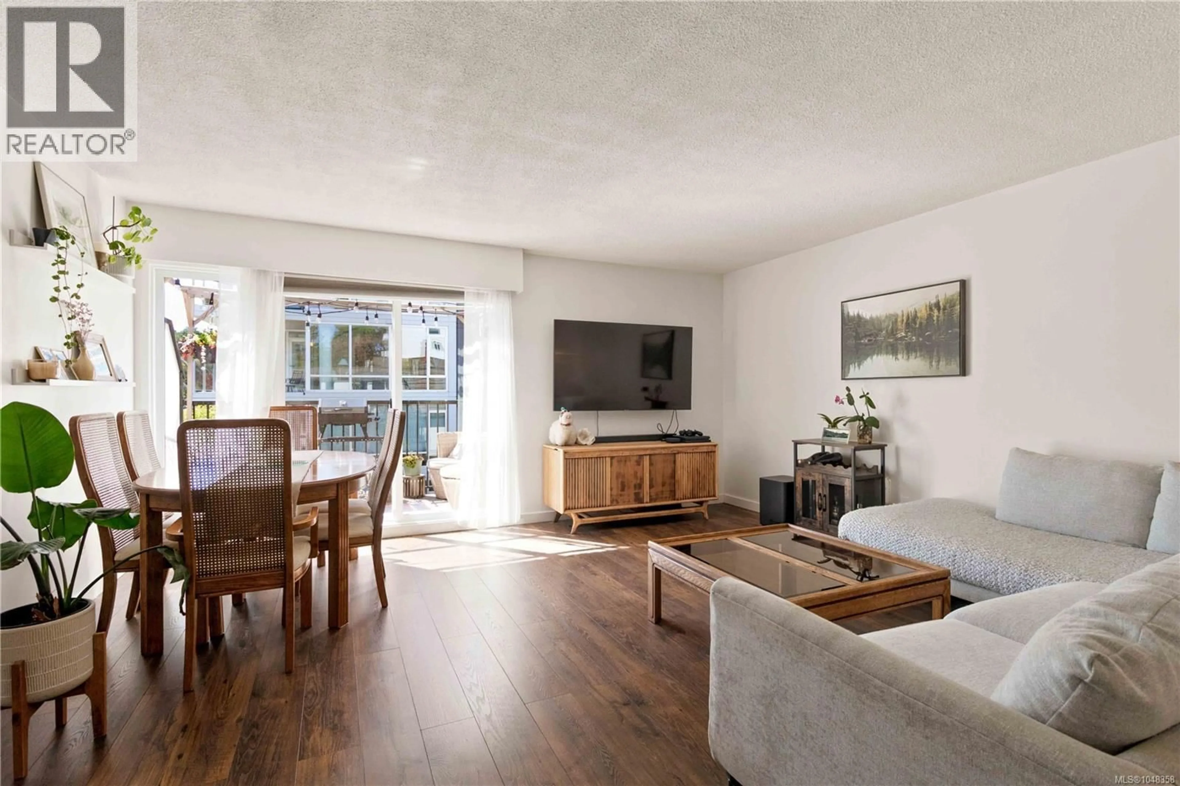 Living room with furniture, wood/laminate floor for 2 - 210 DOUGLAS STREET, Victoria British Columbia V8V2P2