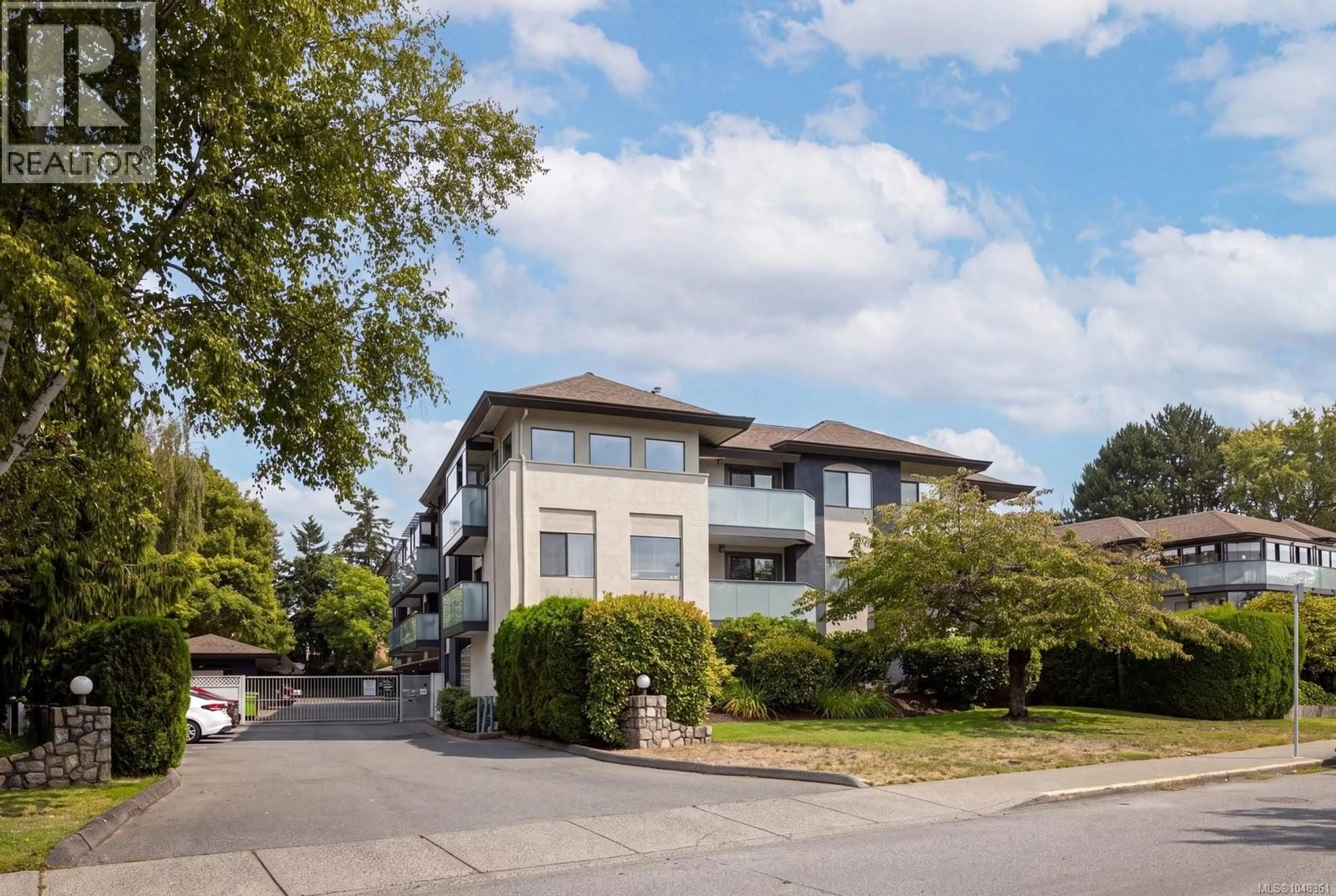 A pic from outside/outdoor area/front of a property/back of a property/a pic from drone, unknown for 304 - 3900 SHELBOURNE STREET, Saanich British Columbia V8P4H8