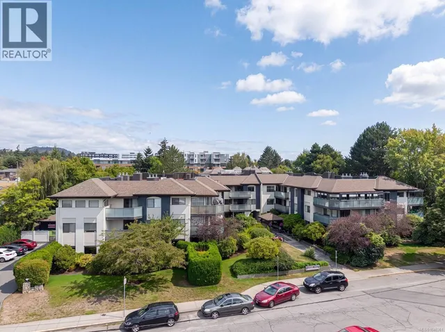 304 - 3900 SHELBOURNE STREET, Saanich 3