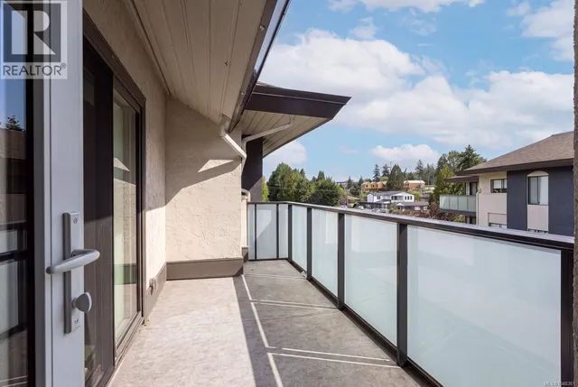 304 - 3900 SHELBOURNE STREET, Saanich 4