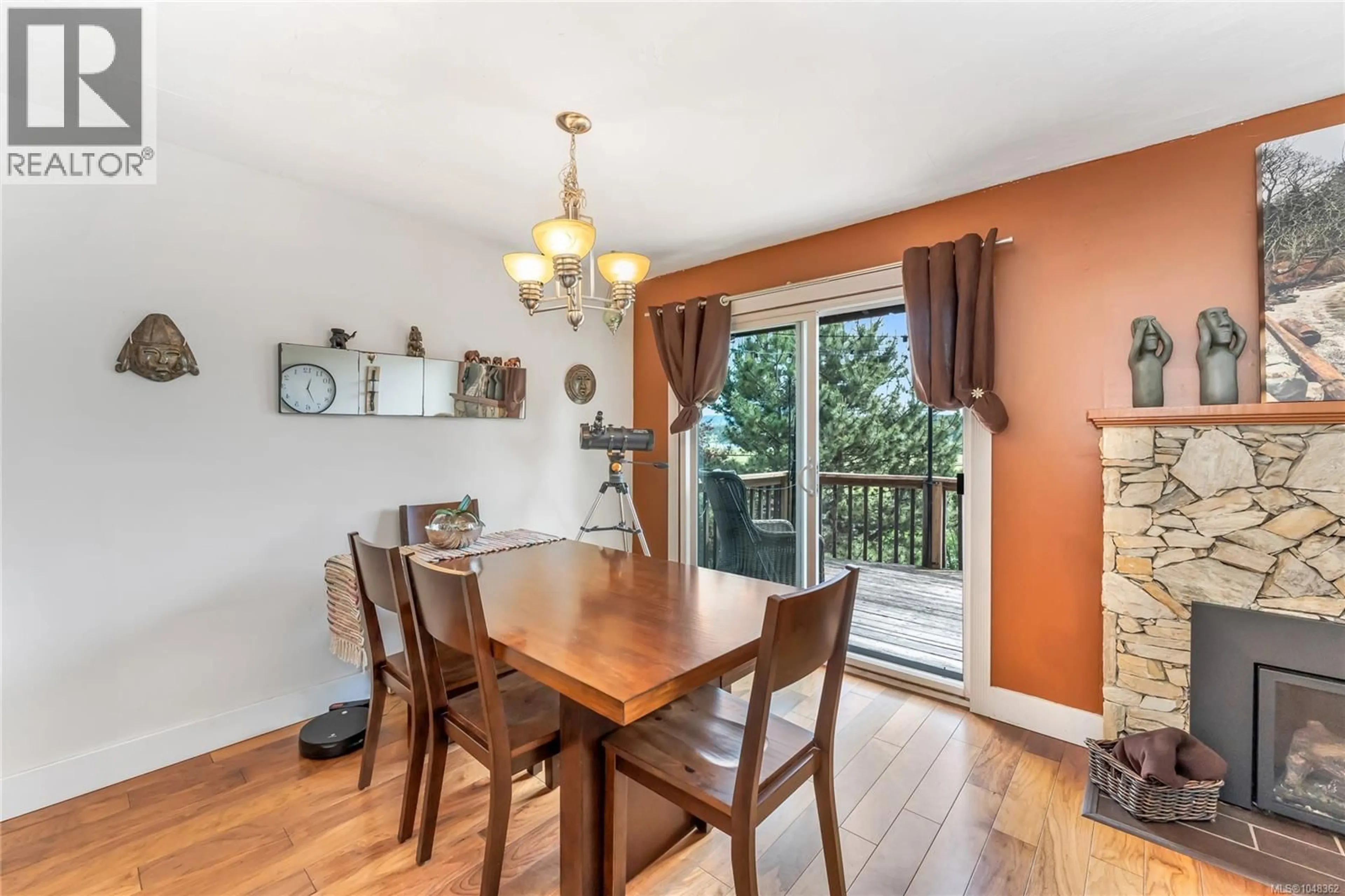 Dining room, wood/laminate floor for 2 - 6172 ALINGTON ROAD, Duncan British Columbia V9L2E9