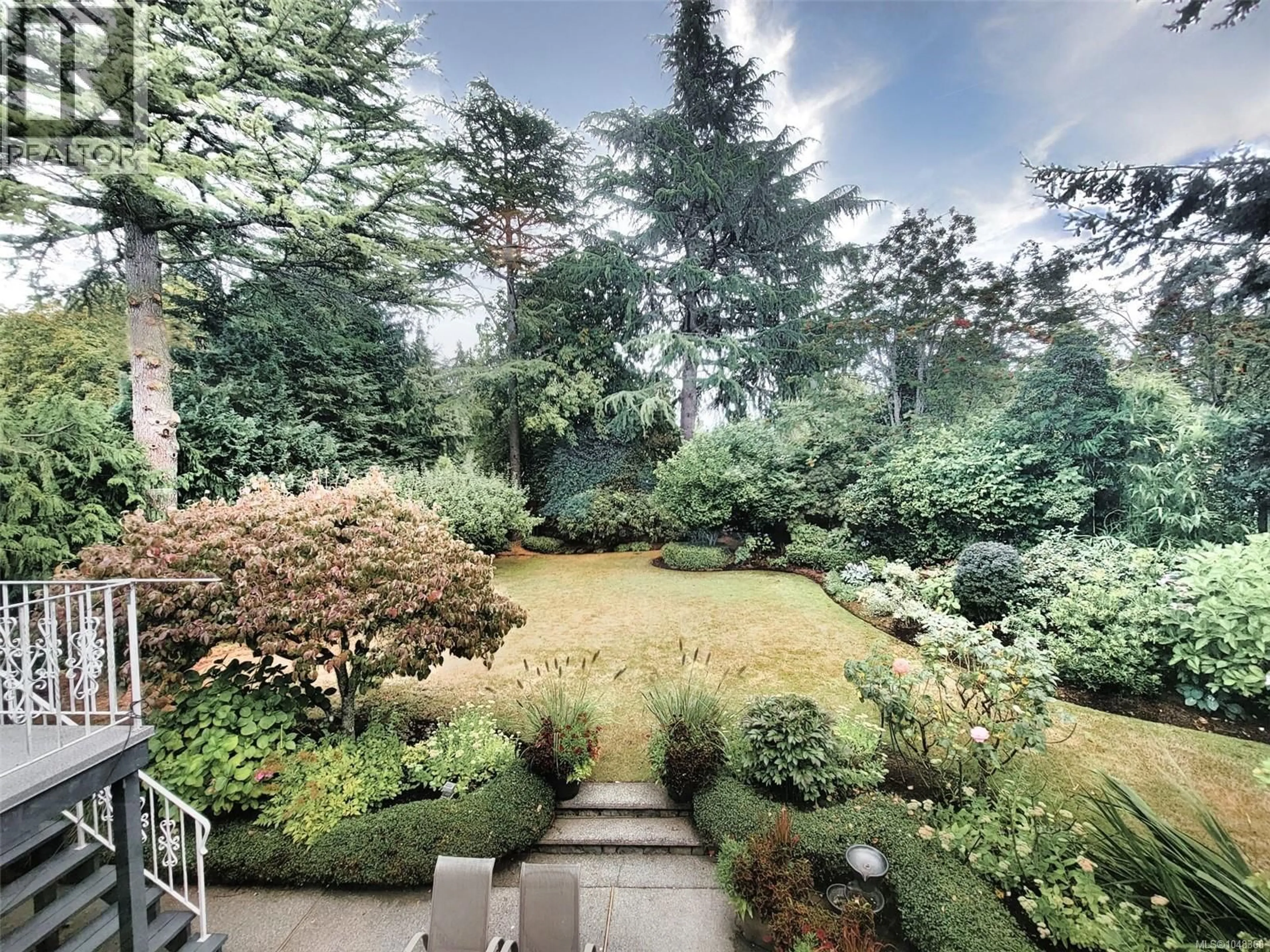 A pic from outside/outdoor area/front of a property/back of a property/a pic from drone, forest/trees view for 4575 SUMNER PLACE, Saanich British Columbia V8N3V8