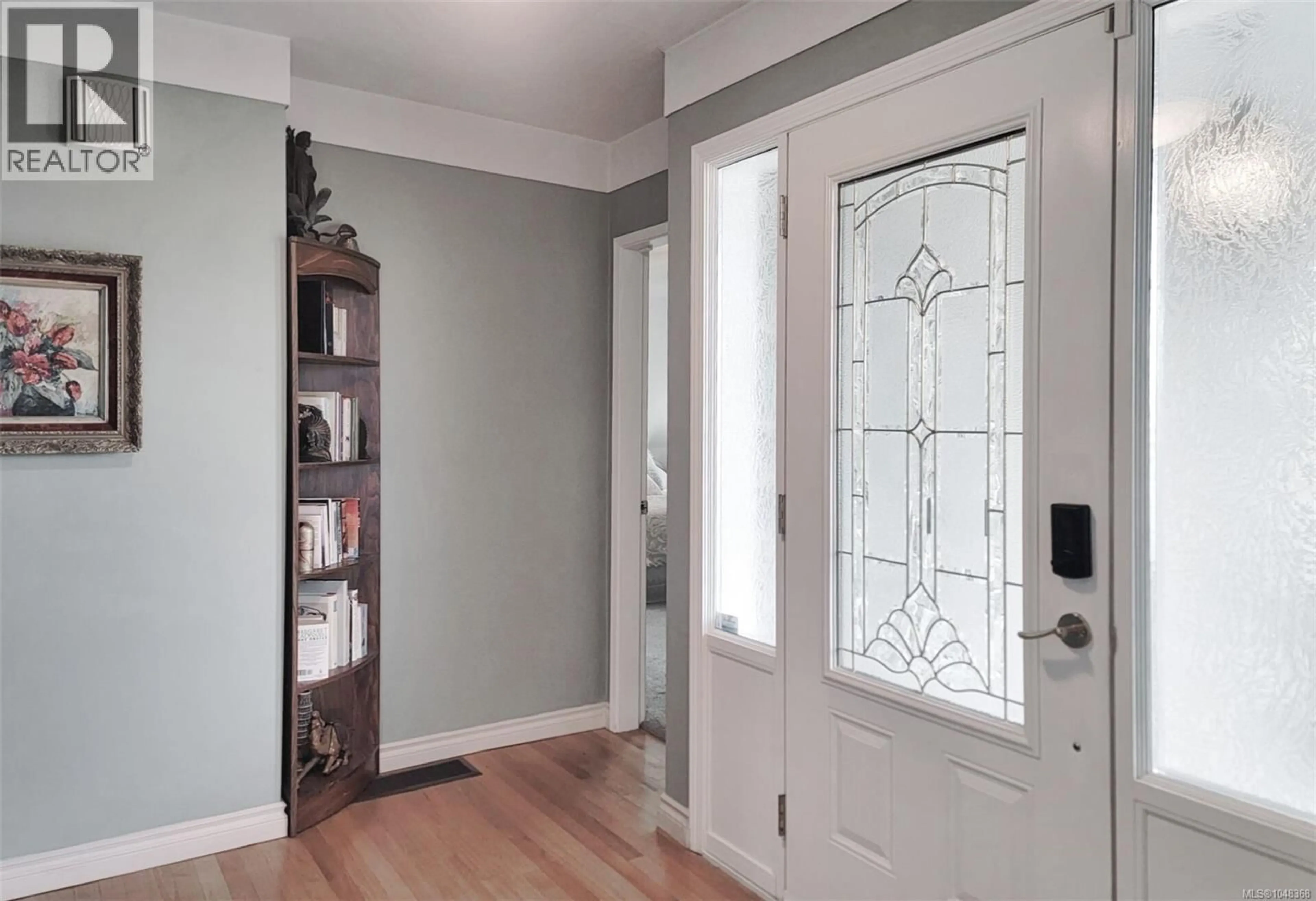 Indoor entryway for 4575 SUMNER PLACE, Saanich British Columbia V8N3V8