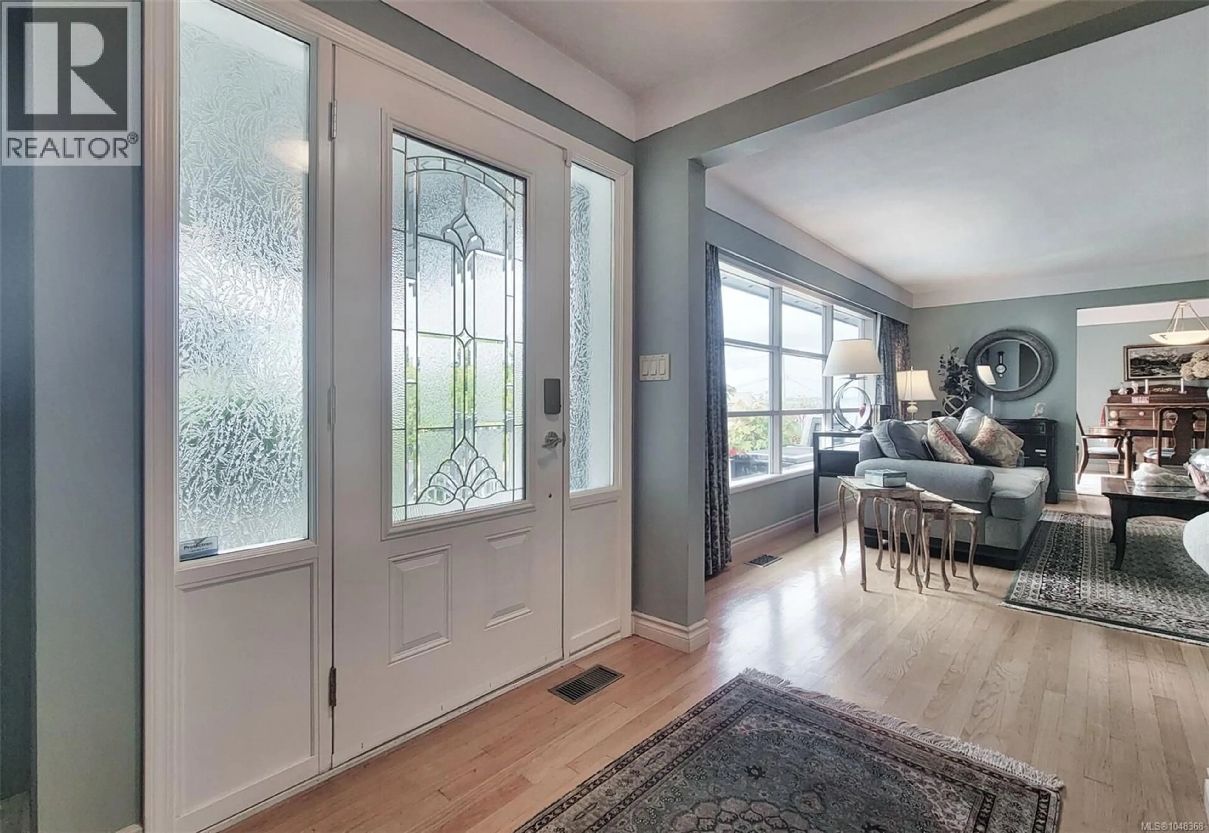 Indoor entryway for 4575 SUMNER PLACE, Saanich British Columbia V8N3V8