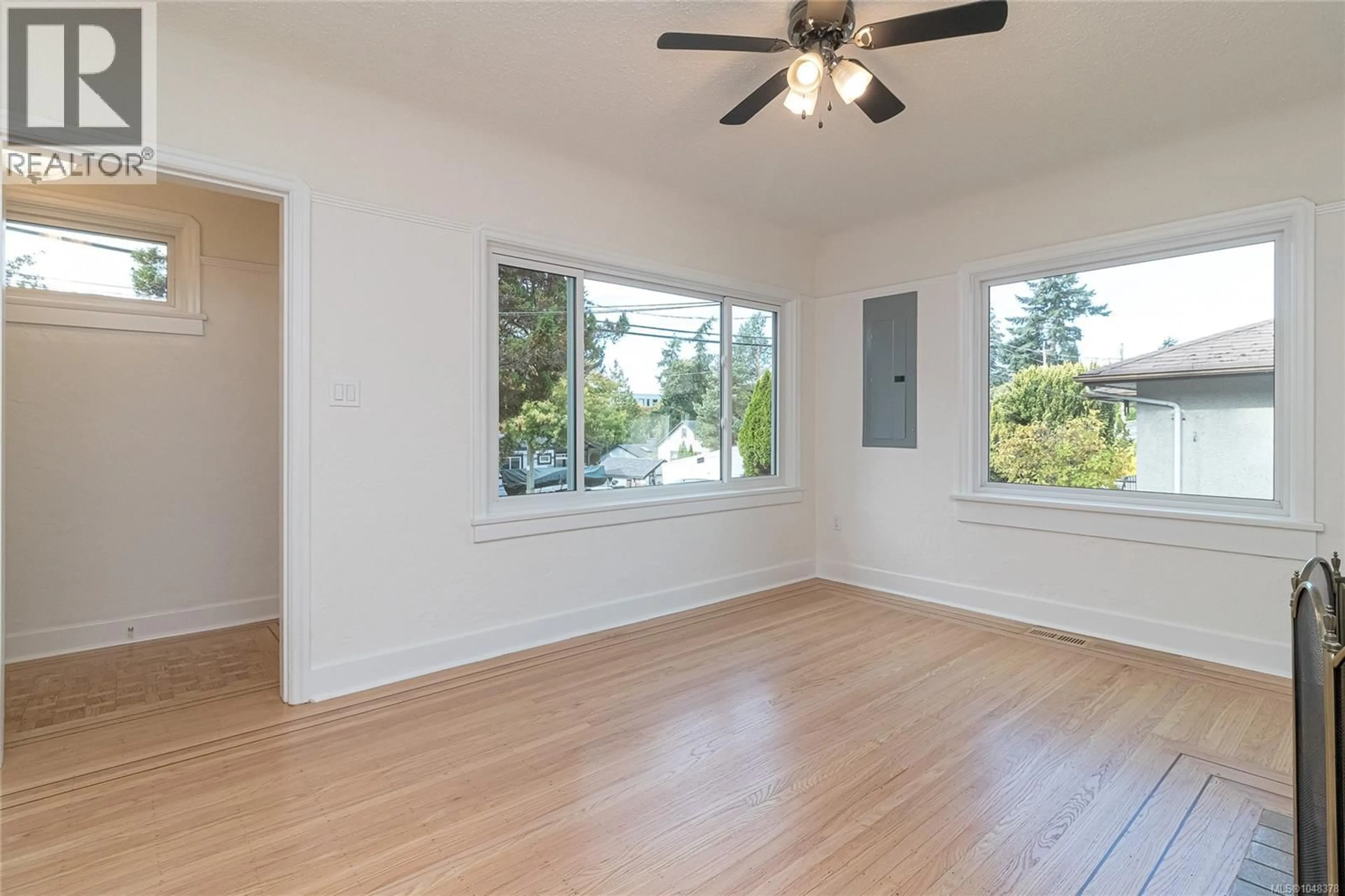 A pic of a room for 890 DARWIN AVENUE, Saanich British Columbia V8X2X6