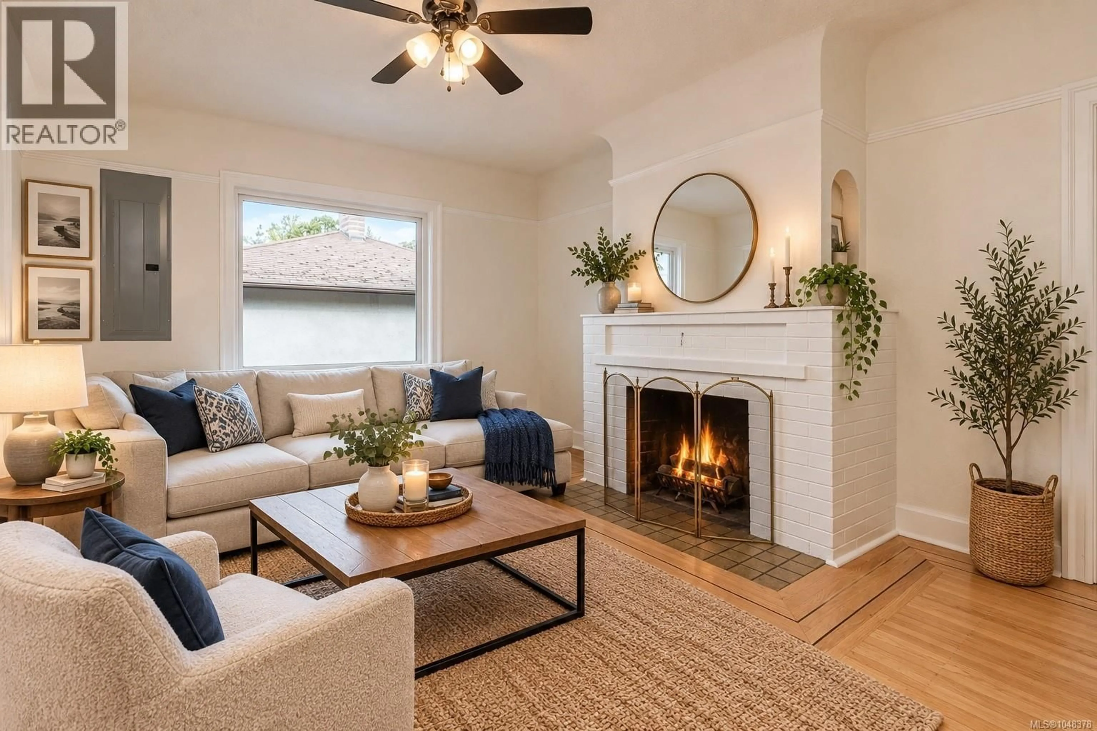 Living room with furniture, unknown for 890 DARWIN AVENUE, Saanich British Columbia V8X2X6