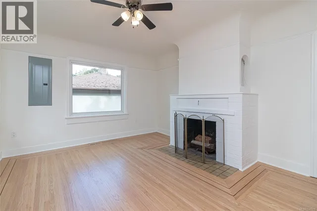 890 DARWIN AVENUE, Saanich 5