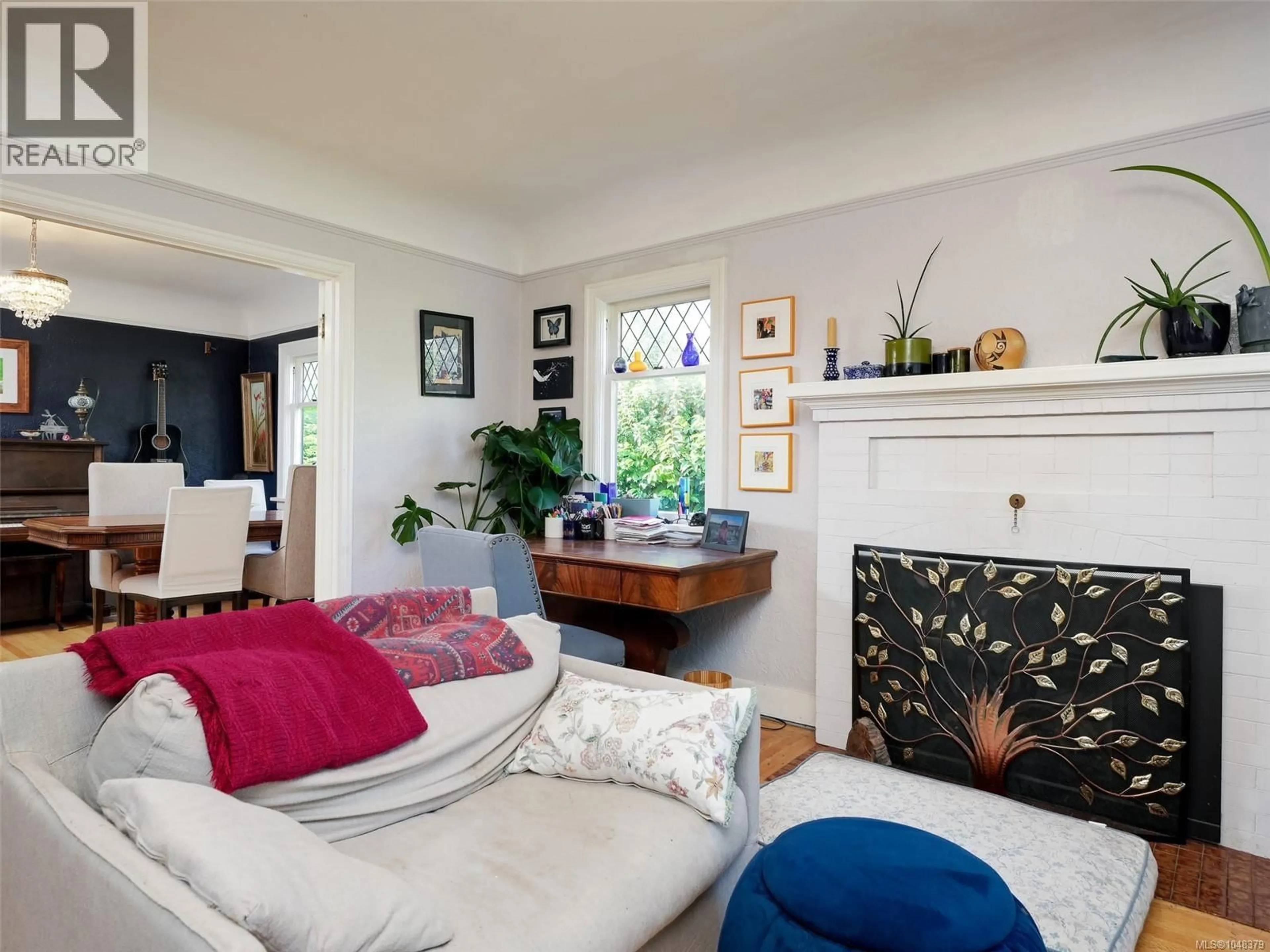 Living room with furniture, unknown for 2633 ORCHARD AVENUE, Oak Bay British Columbia V8S3B2