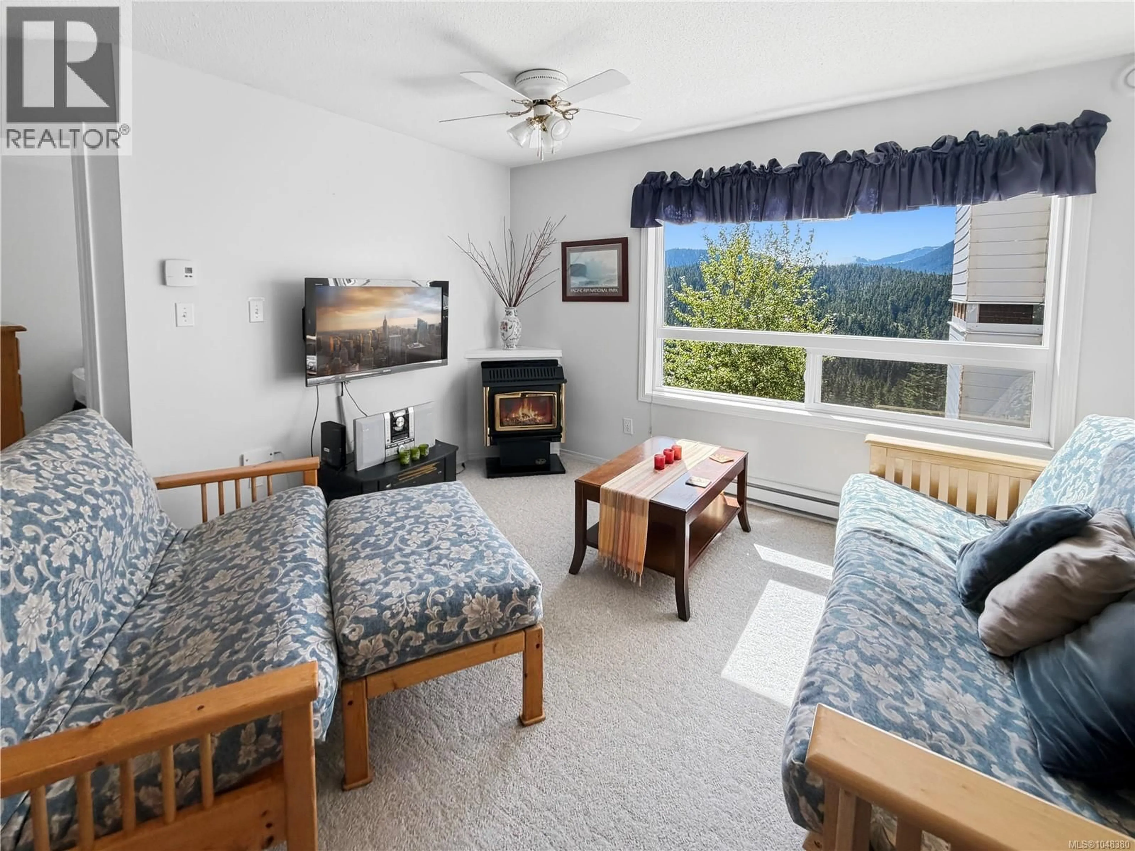 Living room with furniture, unknown for 310 - 1105 HENRY ROAD, Courtenay British Columbia V9J1L0