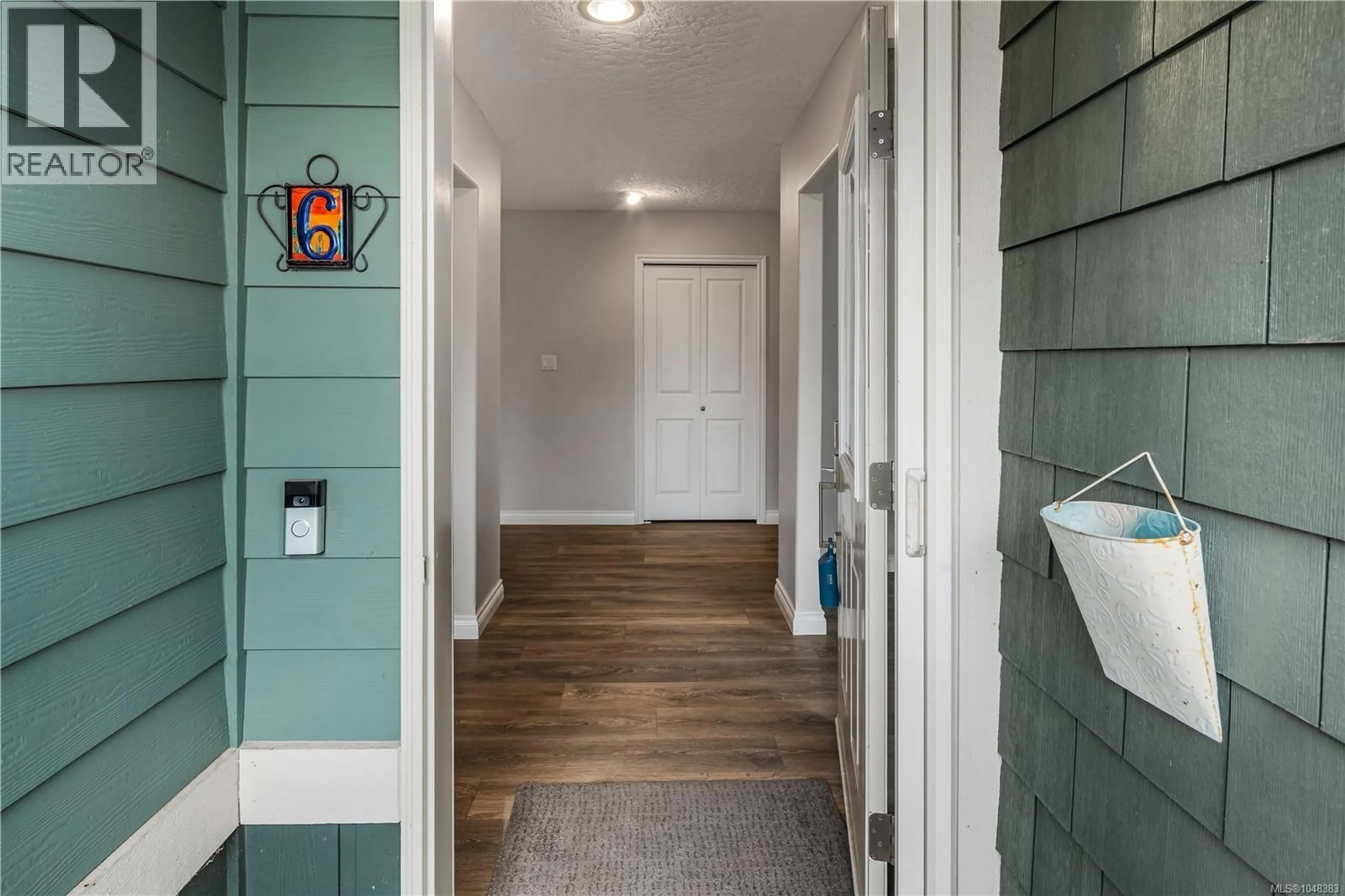 Indoor entryway for 6 - 707 GREENLEA DRIVE, Saanich British Columbia V8Z3E7