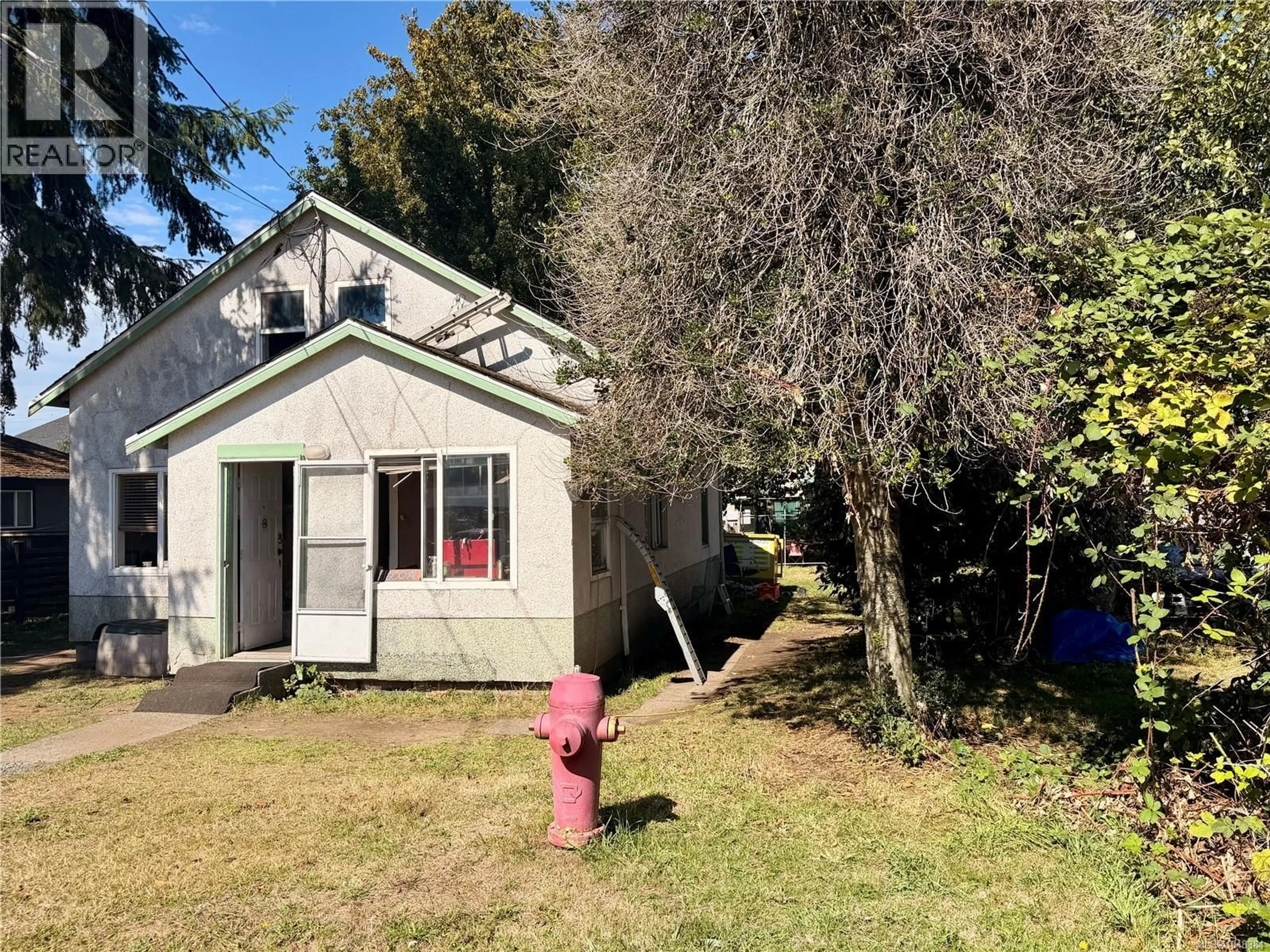 A pic from outside/outdoor area/front of a property/back of a property/a pic from drone, street for 1600 17TH AVENUE, Campbell River British Columbia V9W4L4