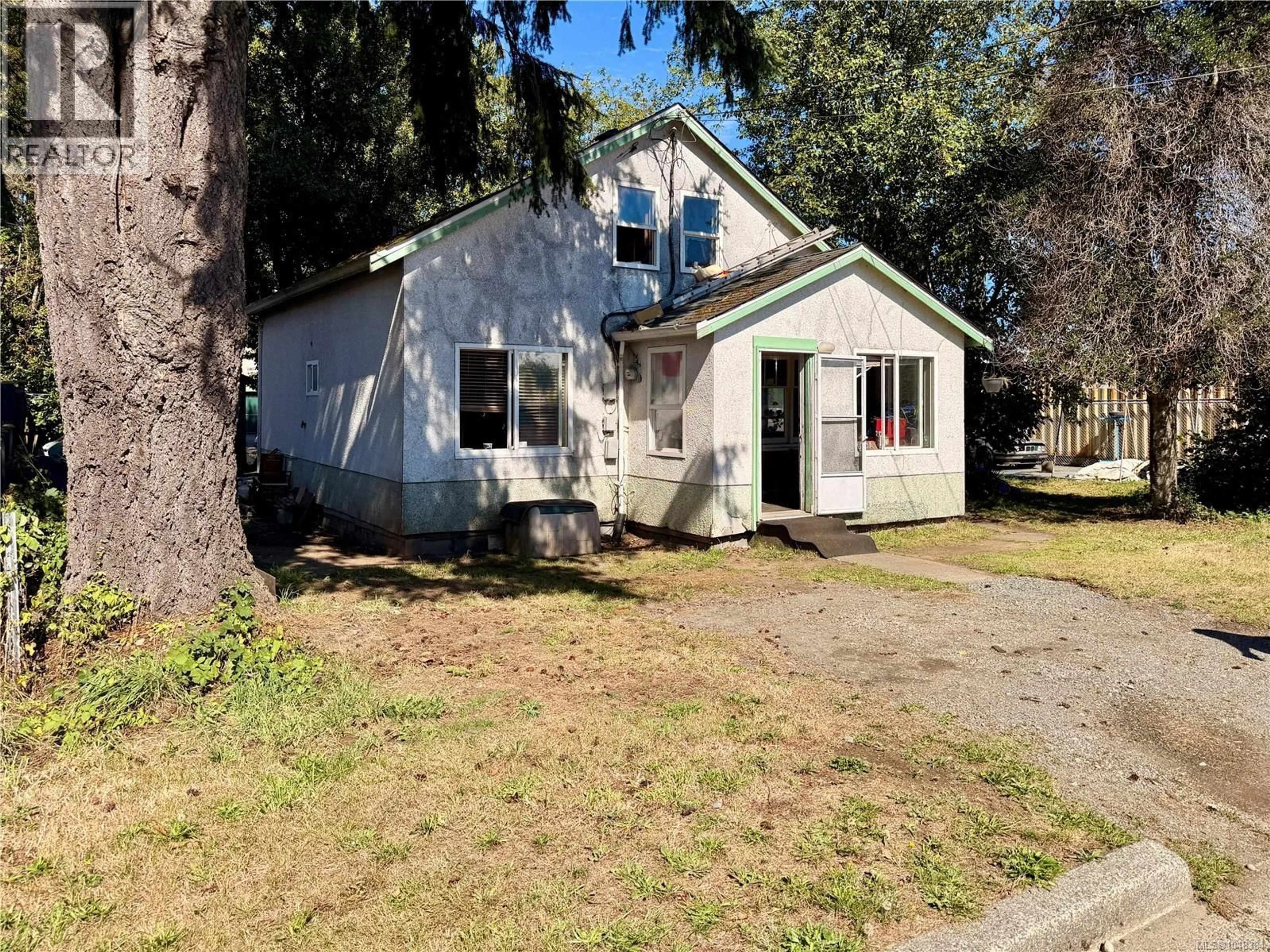 A pic from outside/outdoor area/front of a property/back of a property/a pic from drone, street for 1600 17TH AVENUE, Campbell River British Columbia V9W4L4
