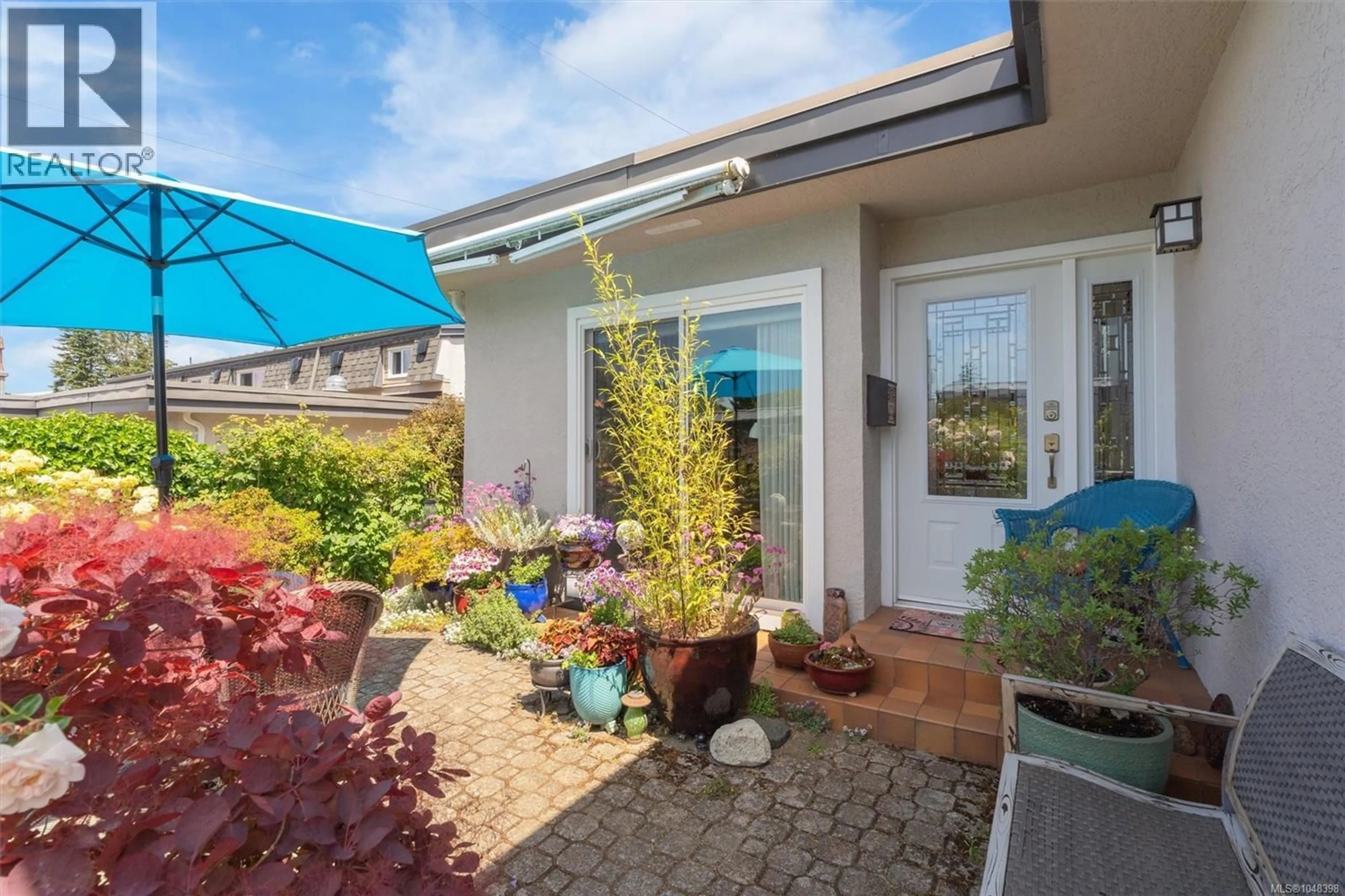 Patio, street for 7 - 3060 HARRIET ROAD, Saanich British Columbia V9A1T5
