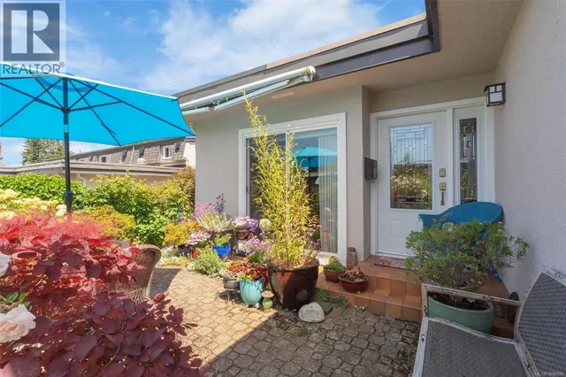 7 - 3060 HARRIET ROAD, Saanich 3