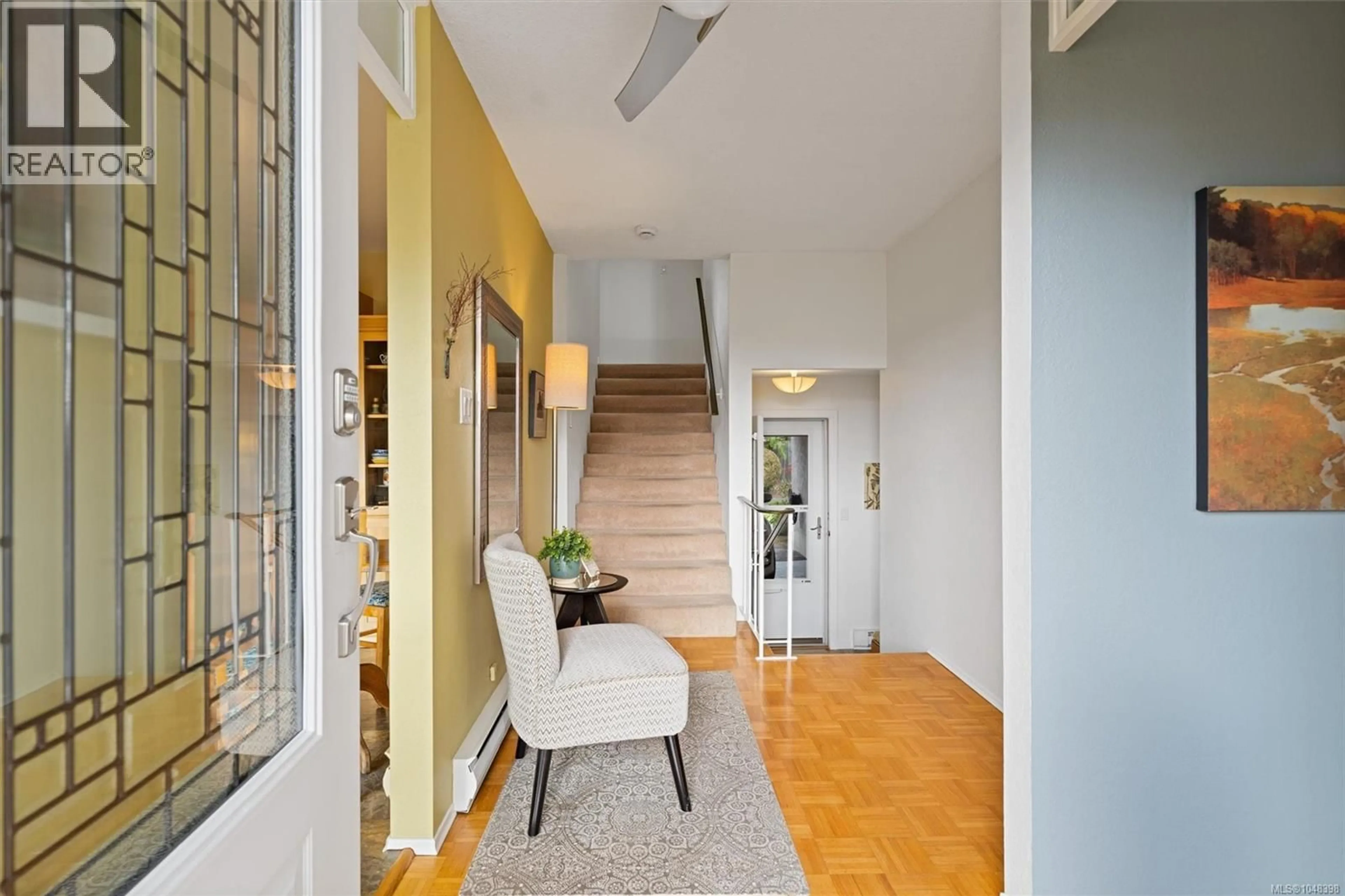 Indoor entryway for 7 - 3060 HARRIET ROAD, Saanich British Columbia V9A1T5