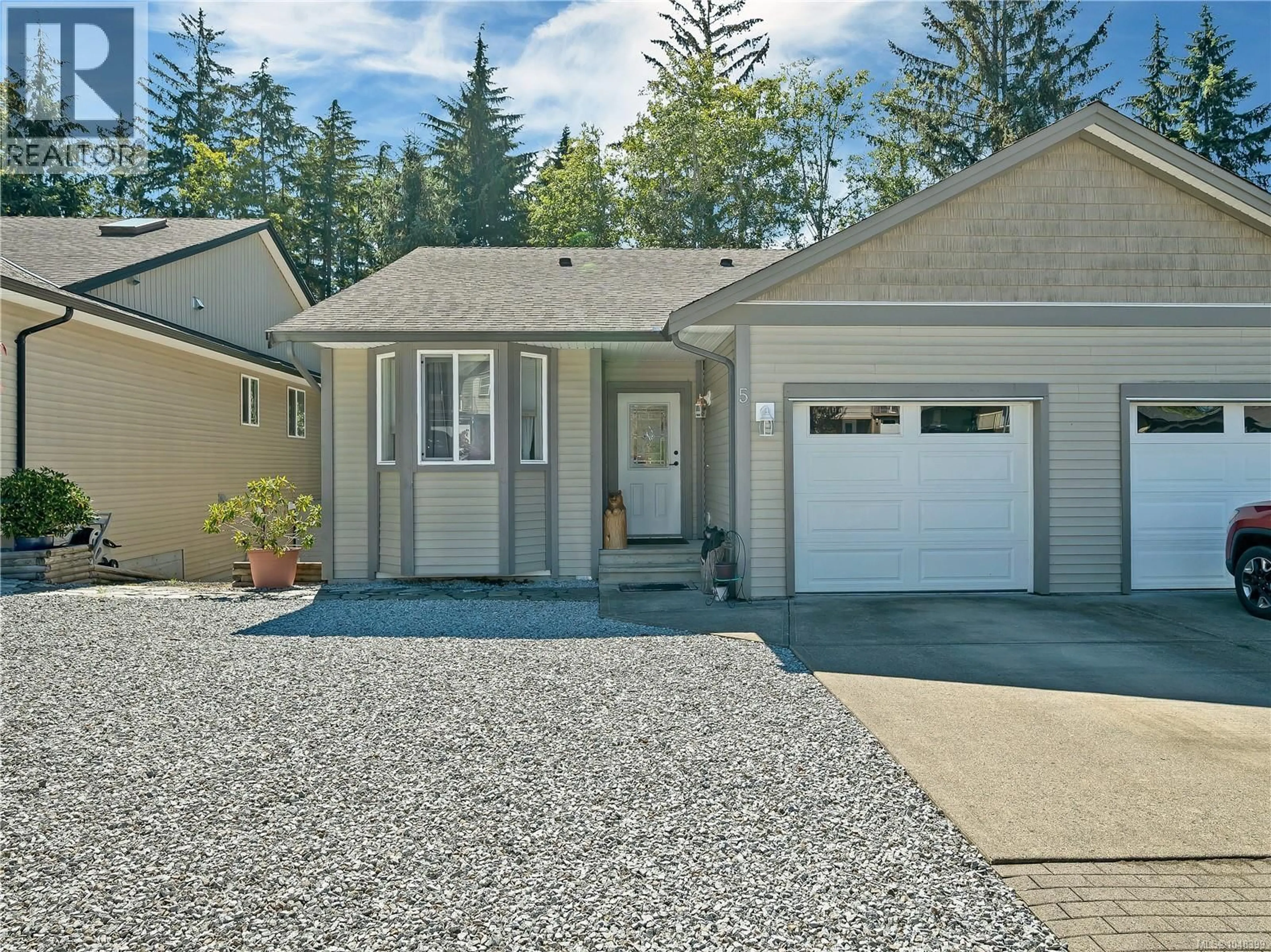 Home with vinyl exterior material, street for 5 - 1424 ALDER STREET SOUTH, Campbell River British Columbia V9W0B4