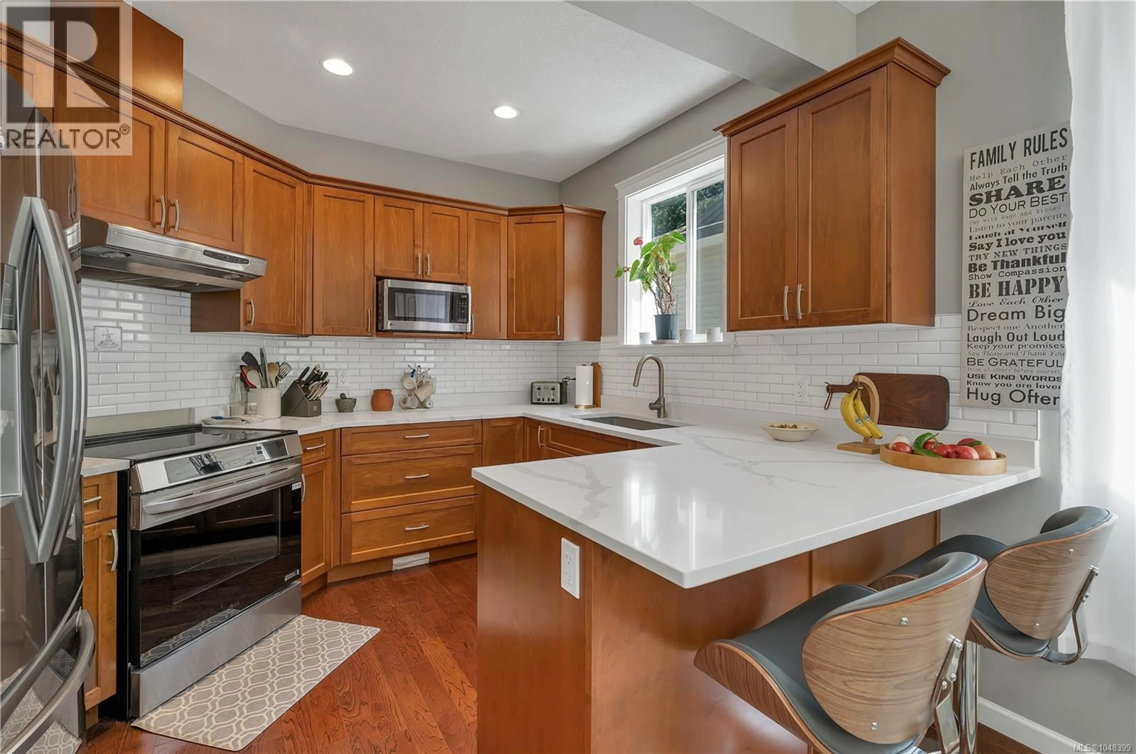 Open concept kitchen, ceramic/tile floor for 5 - 1424 ALDER STREET SOUTH, Campbell River British Columbia V9W0B4