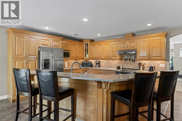 828 SUNRAY ROAD, Parksville 2