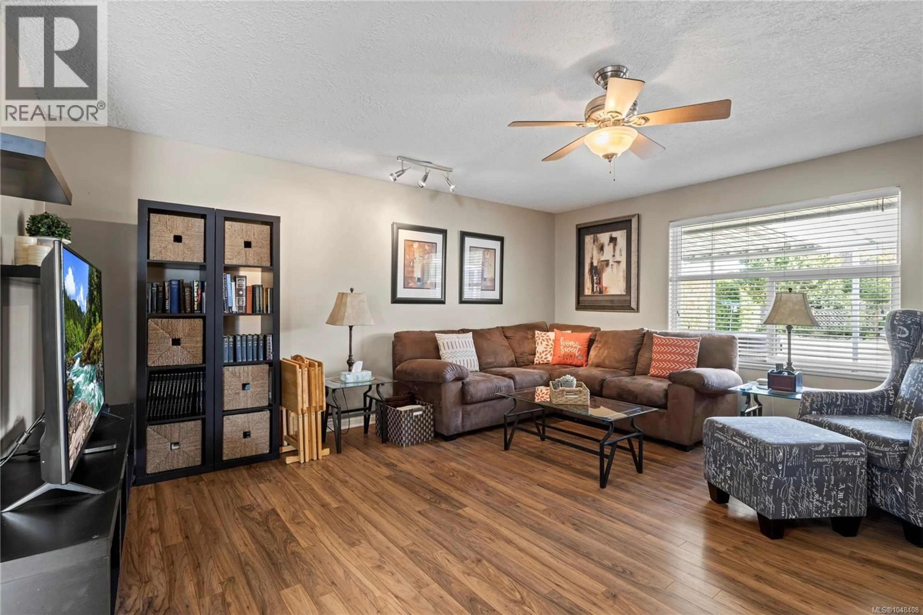 Living room with furniture, unknown for 828 SUNRAY ROAD, Parksville British Columbia V9P1A6