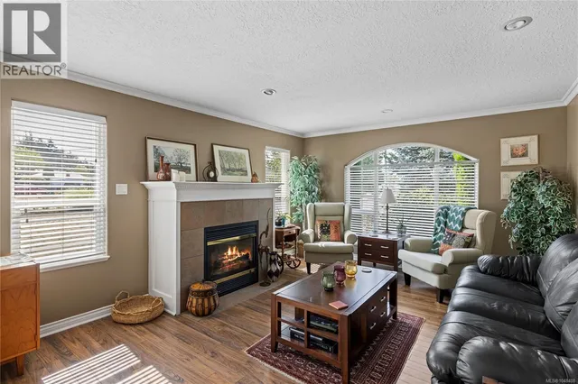 828 SUNRAY ROAD, Parksville 5