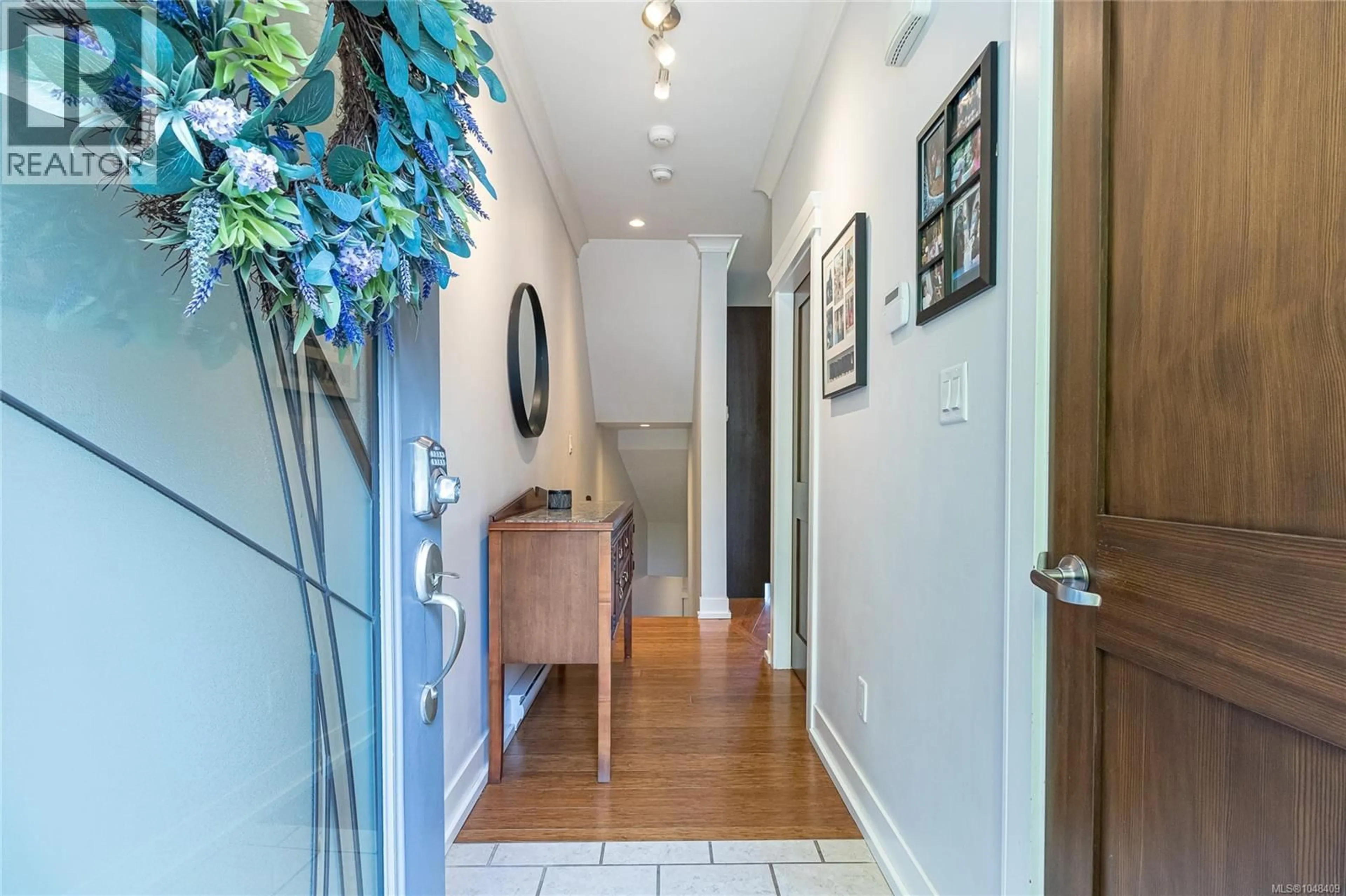 Indoor entryway for 7 - 2321 ISLAND VIEW ROAD, Central Saanich British Columbia V8Z0C9