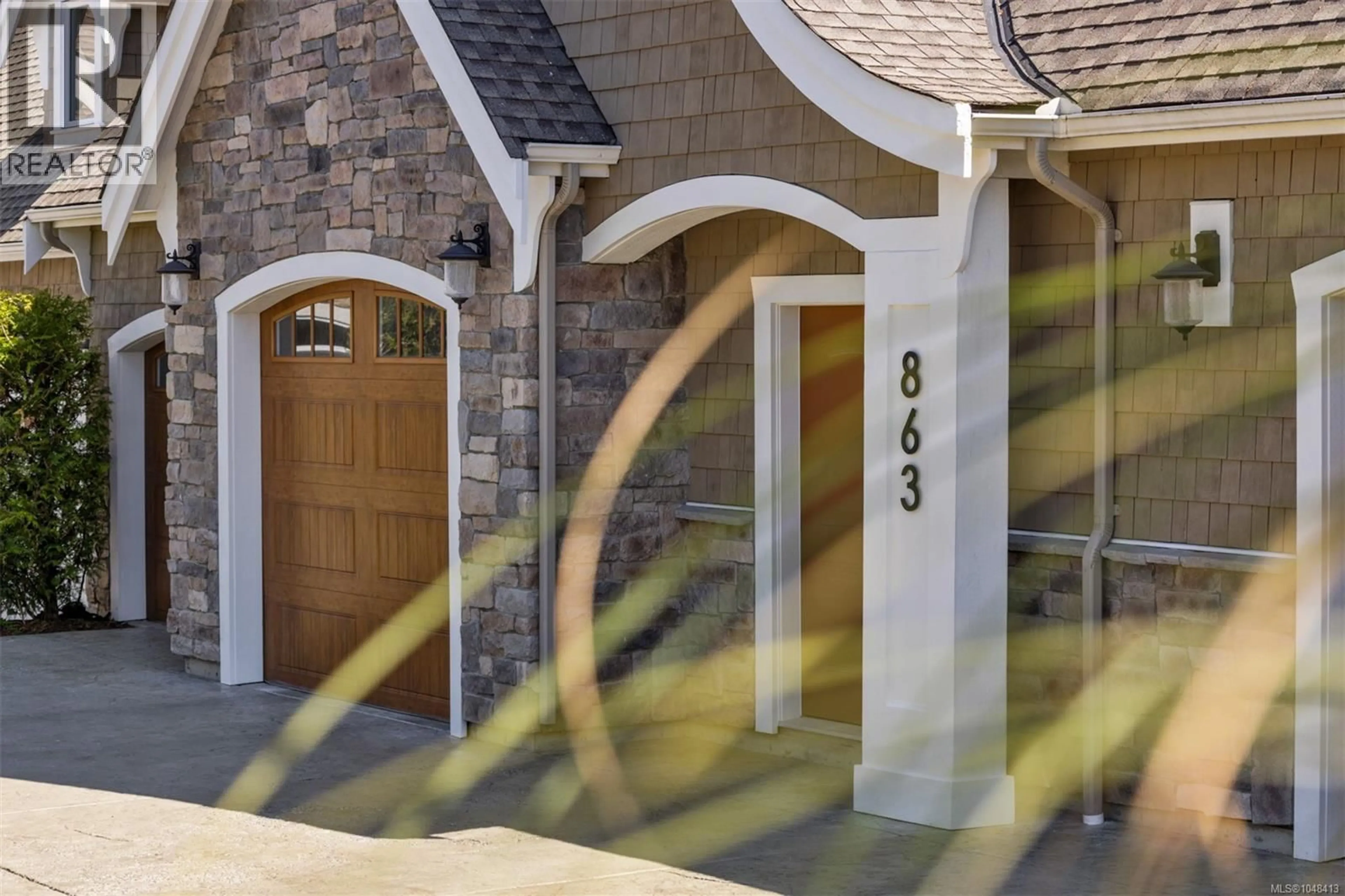 Indoor entryway for 863 CAVIN ROAD, French Creek British Columbia V9P1Z9