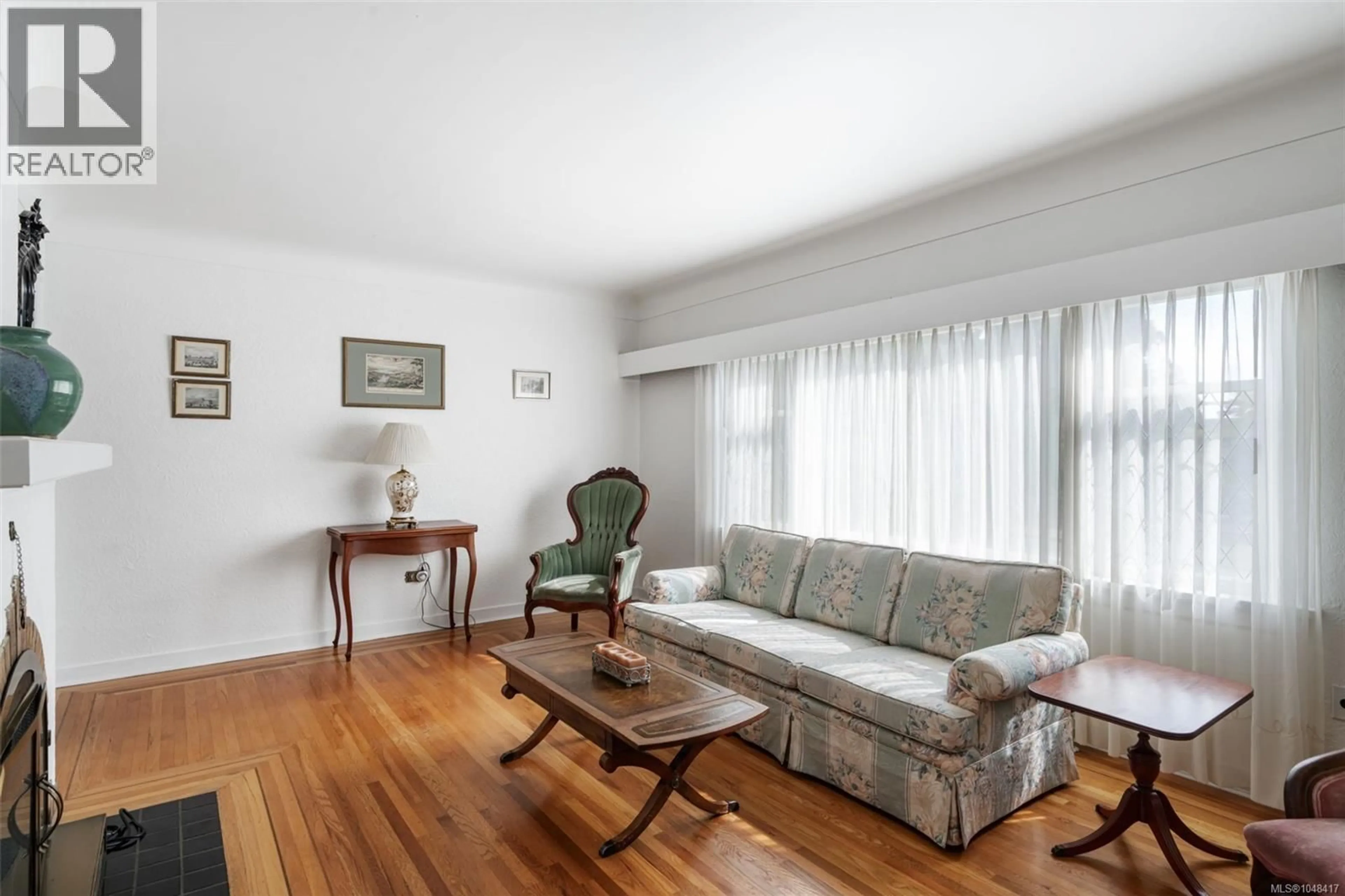 Living room with furniture, wood/laminate floor for 1258 ROCKLAND AVENUE, Victoria British Columbia V8V3J2