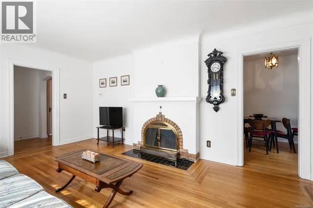1258 ROCKLAND AVENUE, Victoria 4