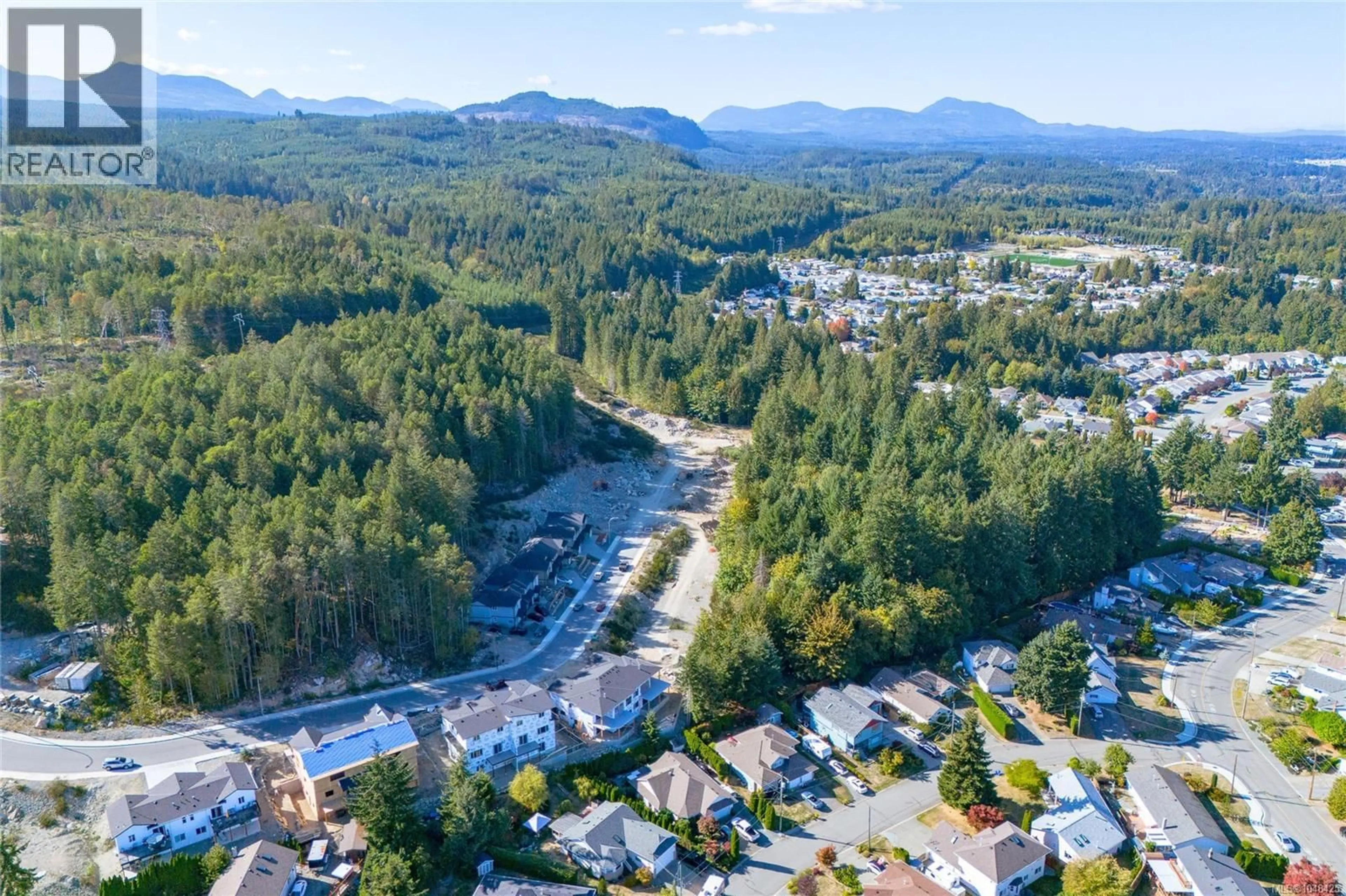 A pic from outside/outdoor area/front of a property/back of a property/a pic from drone, mountain view for 140 HUNTER WAY, Ladysmith British Columbia V9G1N4