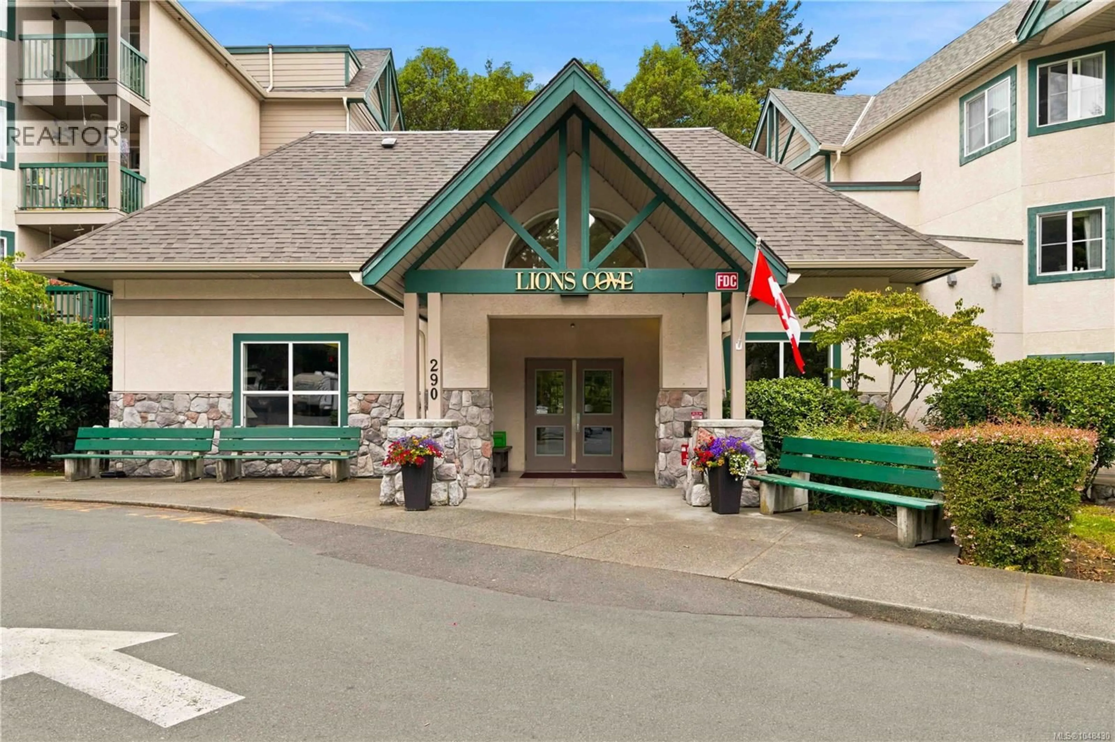 Indoor foyer for 304 - 290 ISLAND HIGHWAY, View Royal British Columbia V9B1G5