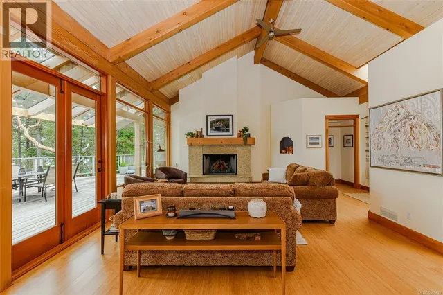 104 SECLUSION LANE, Salt Spring 5