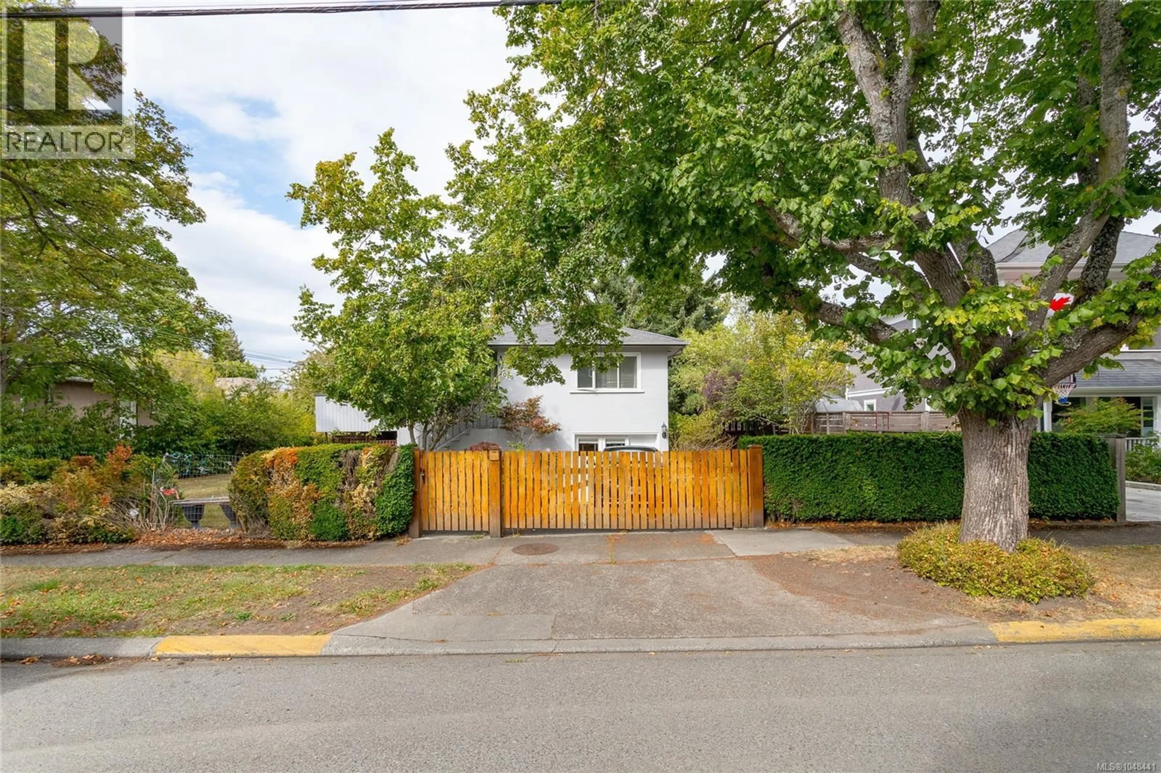 A pic from outside/outdoor area/front of a property/back of a property/a pic from drone, street for 2068 MILTON STREET, Oak Bay British Columbia V8R5A4