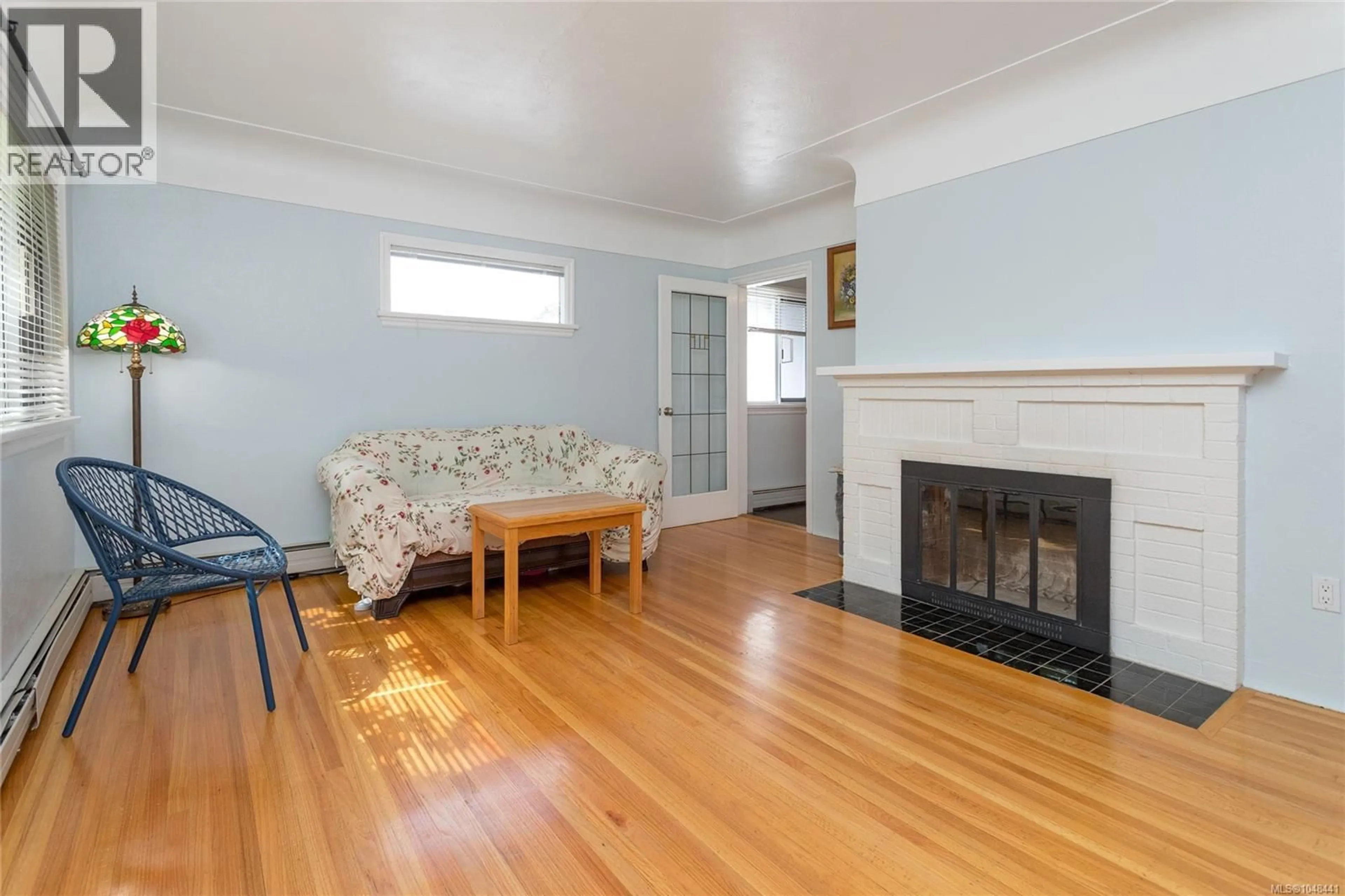 Living room with furniture, wood/laminate floor for 2068 MILTON STREET, Oak Bay British Columbia V8R5A4
