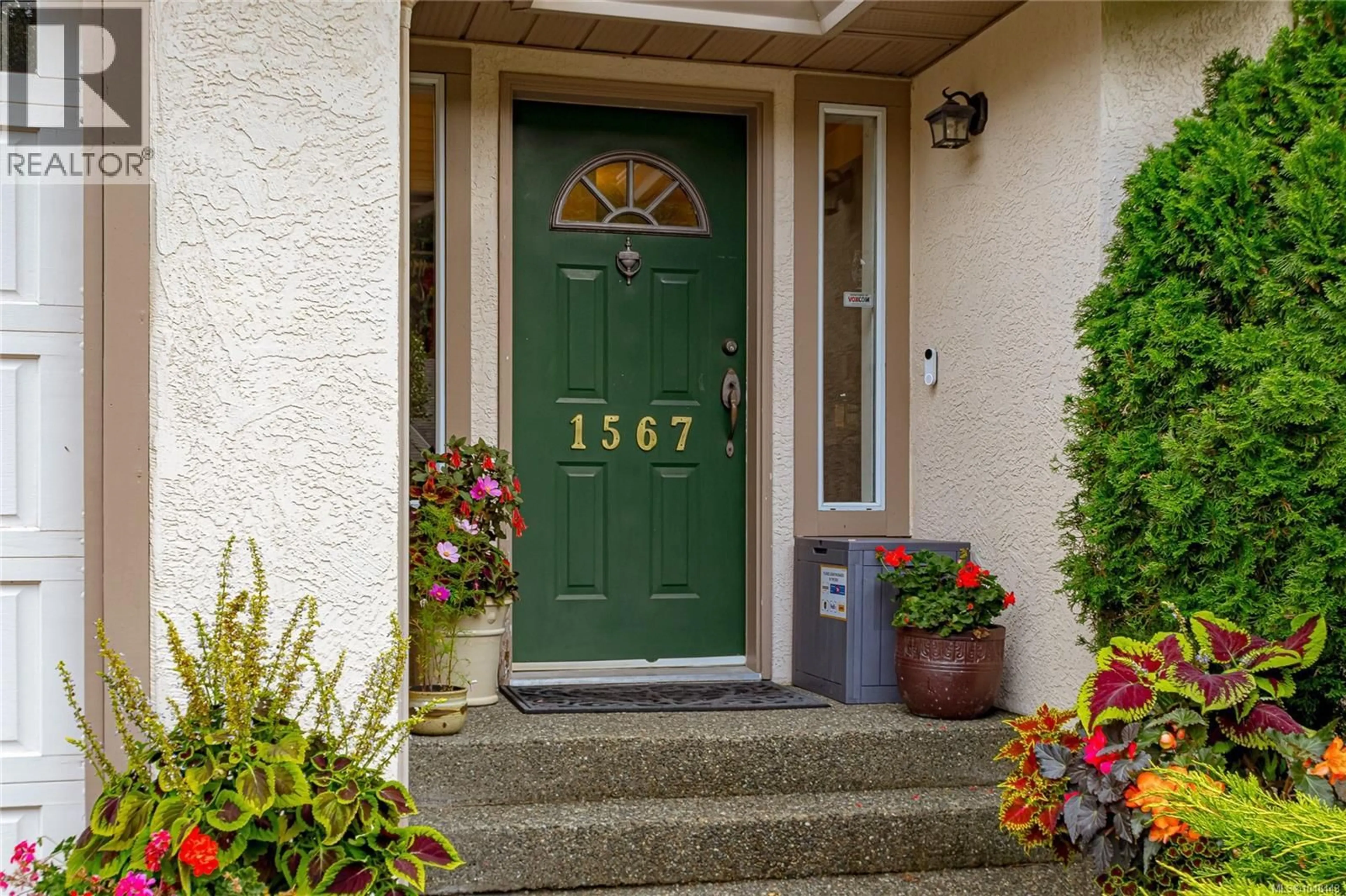 Indoor entryway for 1567 MAYNEVIEW TERRACE, North Saanich British Columbia V8L5E5