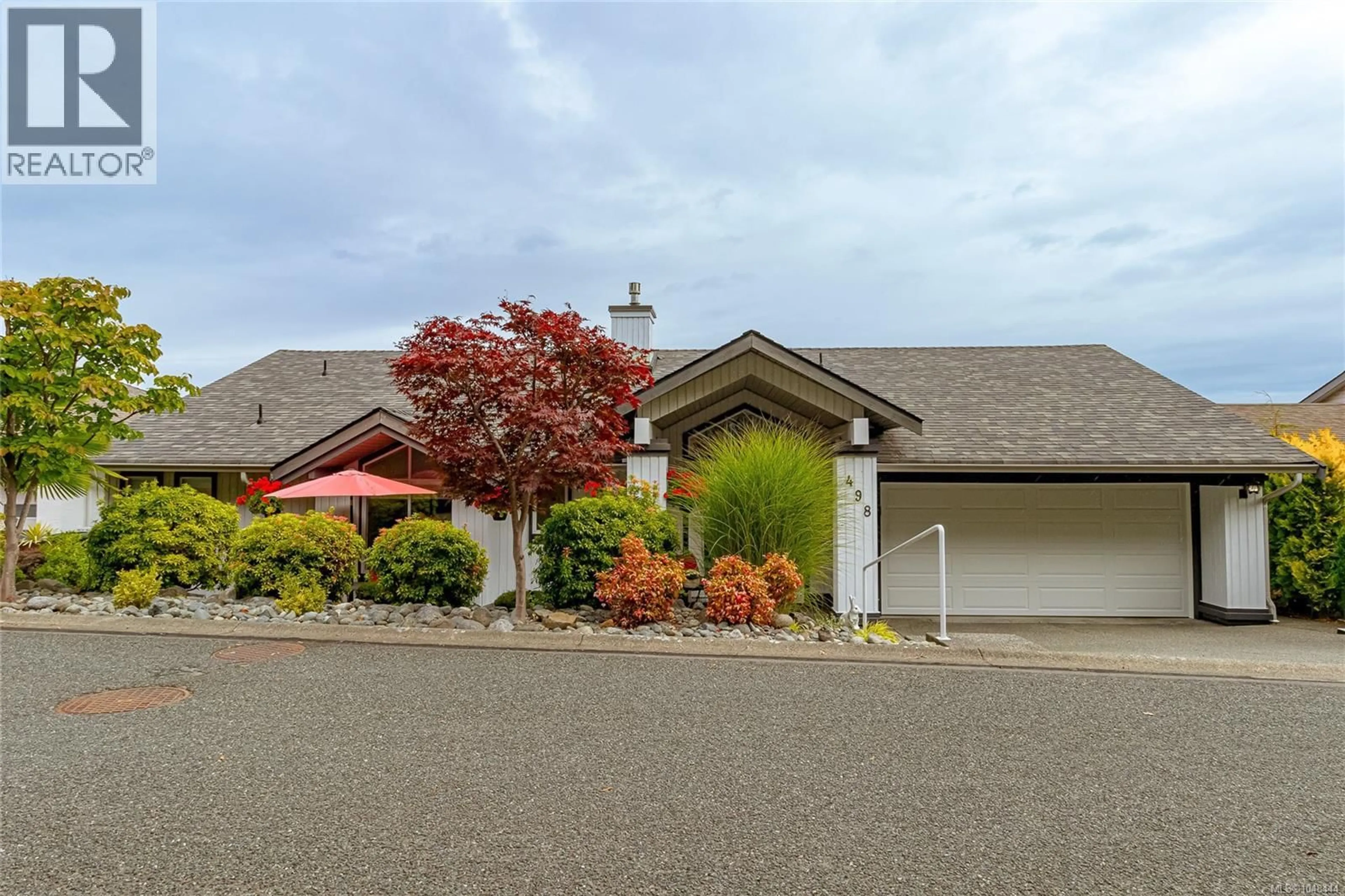 Home with vinyl exterior material, street for 498 SEAVIEW WAY, Cobble Hill British Columbia V0R1L1