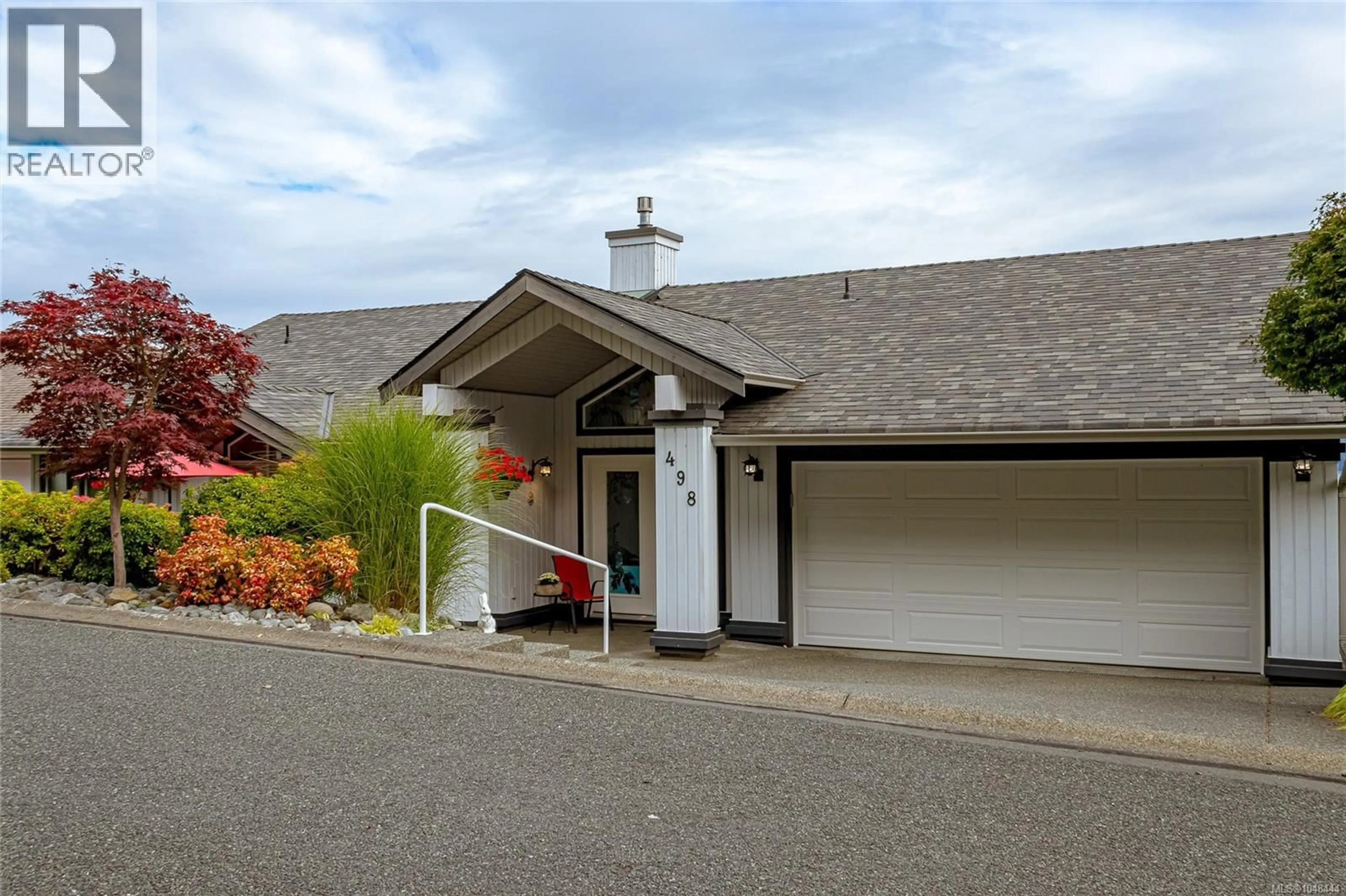Home with vinyl exterior material, street for 498 SEAVIEW WAY, Cobble Hill British Columbia V0R1L1