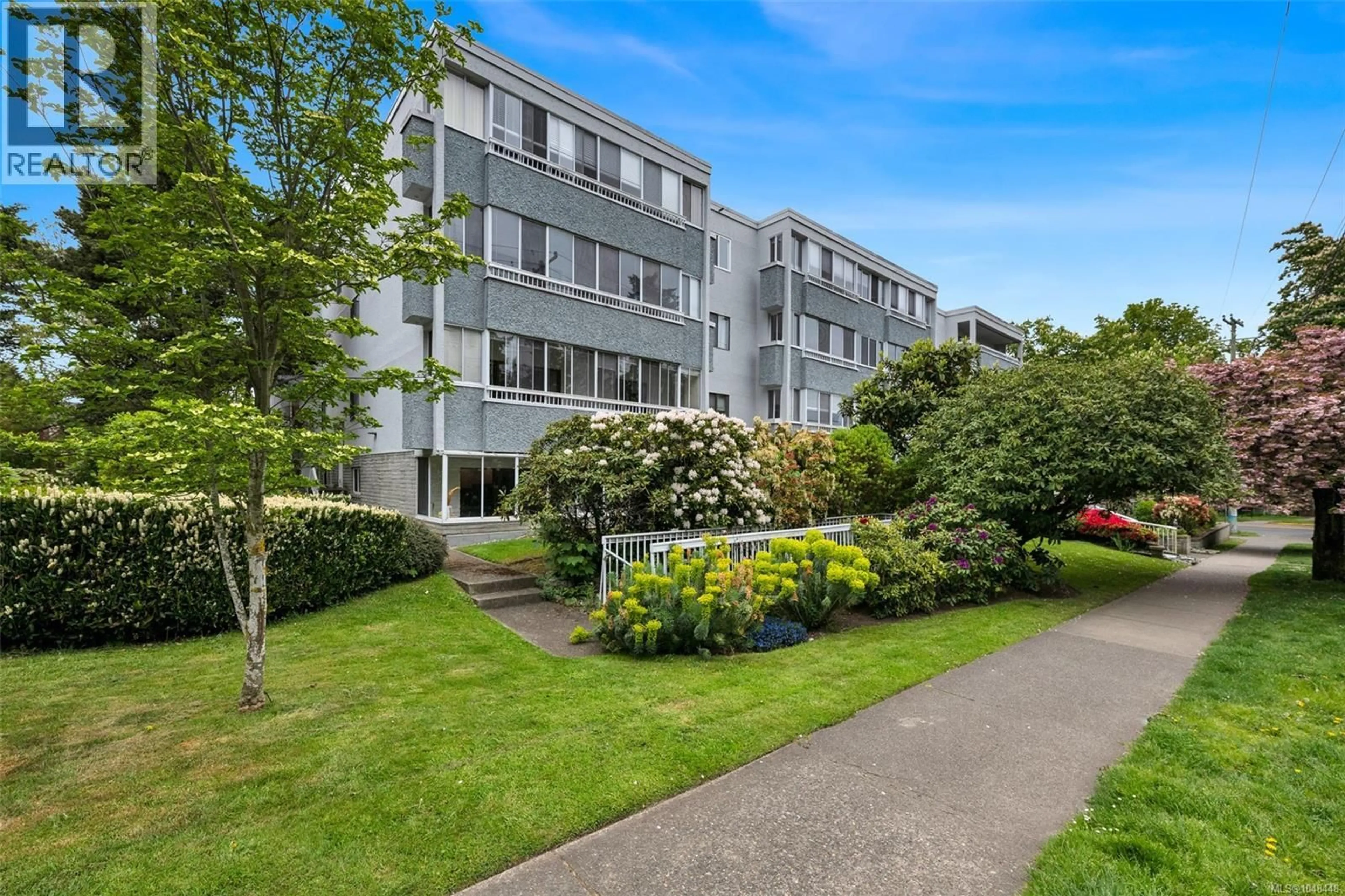 Patio, building for 201 - 1050 PARK BOULEVARD, Victoria British Columbia V8V2T4