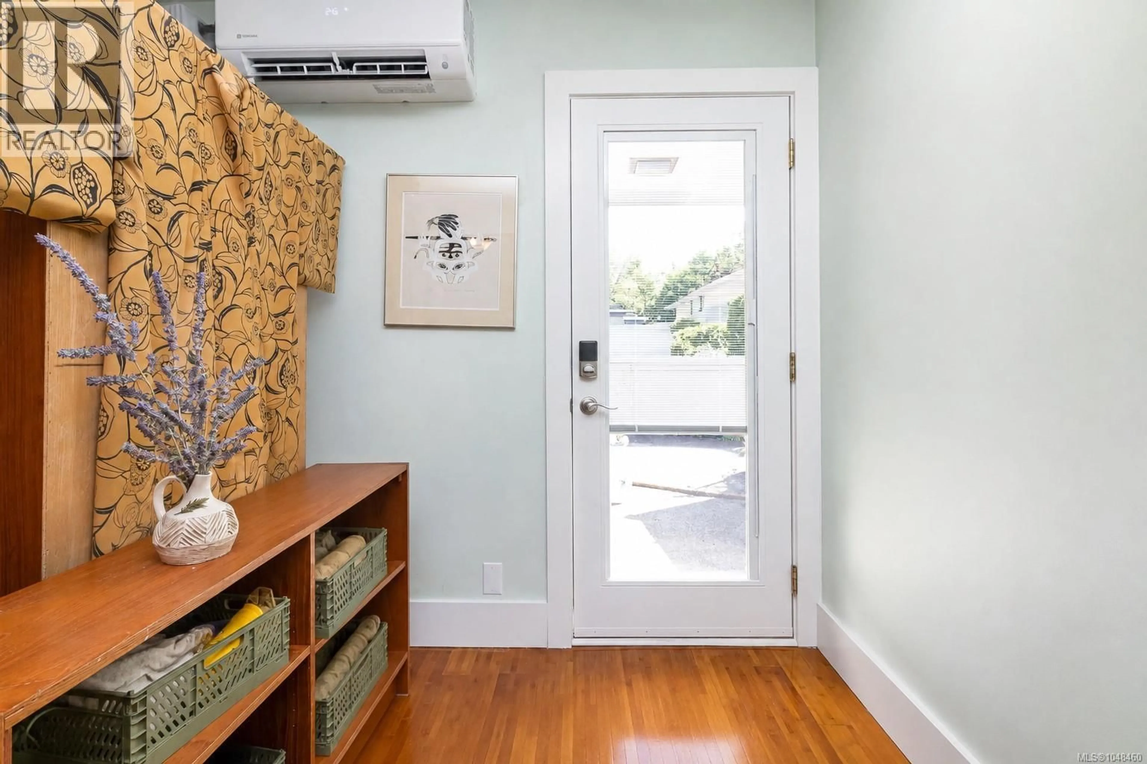 Indoor entryway for 104 - 724 SEA TERRACE, Victoria British Columbia V9A3R6
