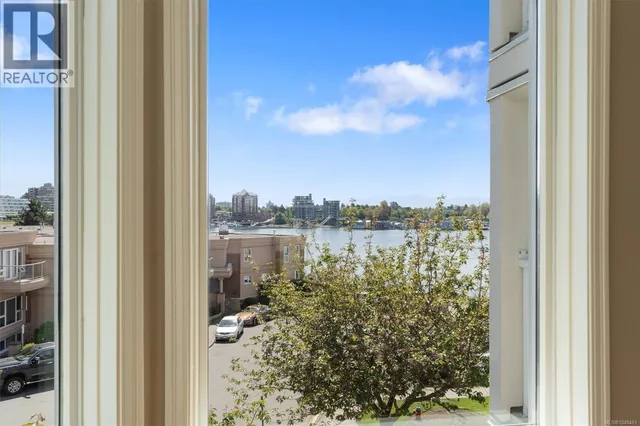 318 - 10 PAUL KANE PLACE, Victoria 5
